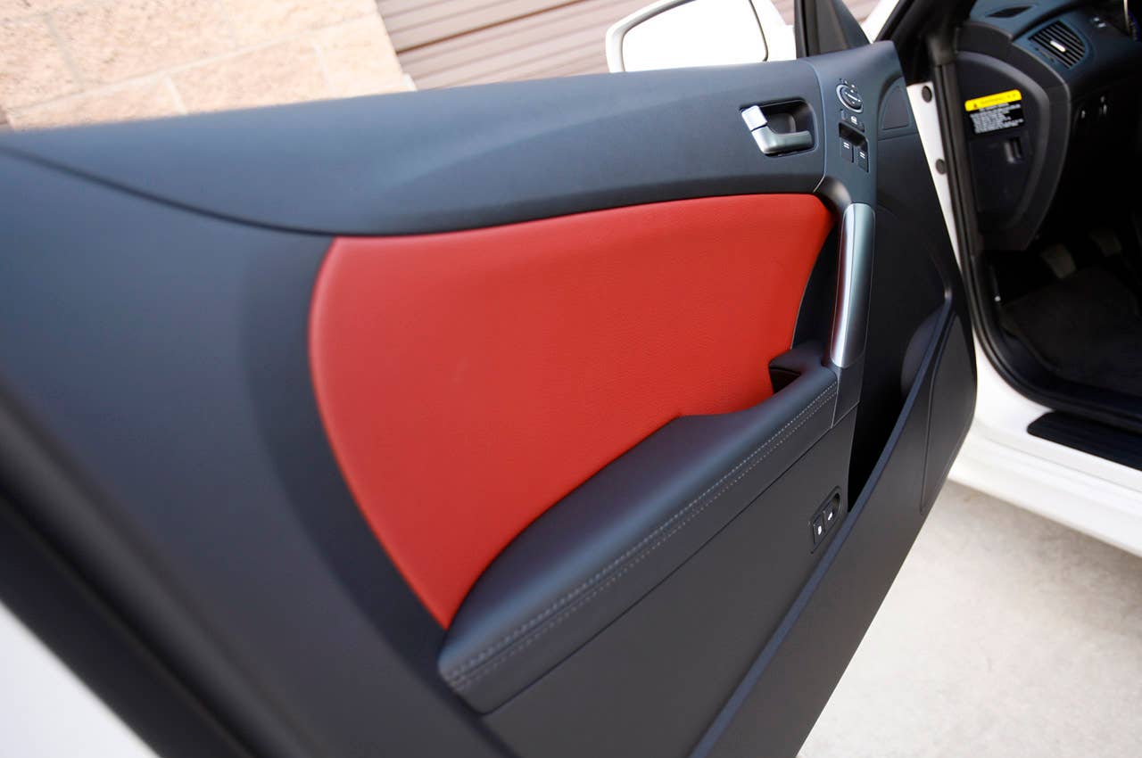 2013 Hyundai Genesis Coupe door