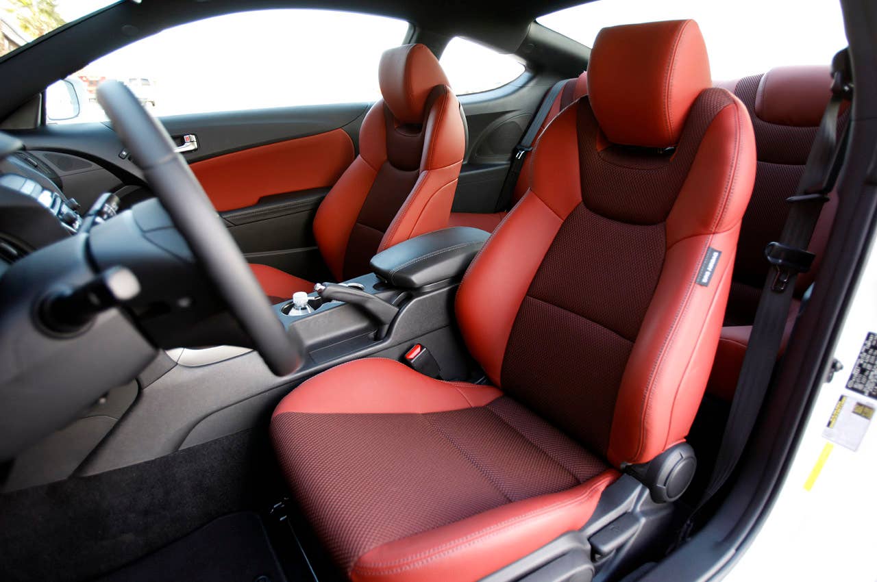 2013 Hyundai Genesis Coupe front seats