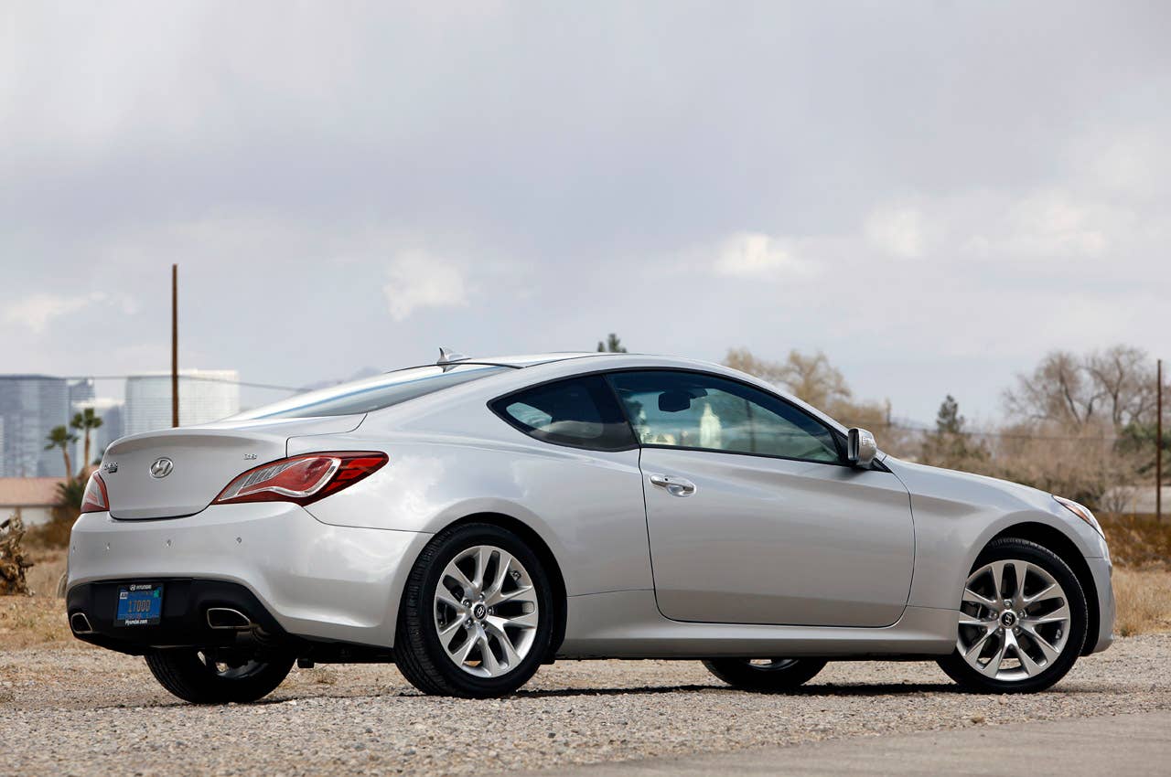 2013 Hyundai Genesis Coupe rear 3/4 view