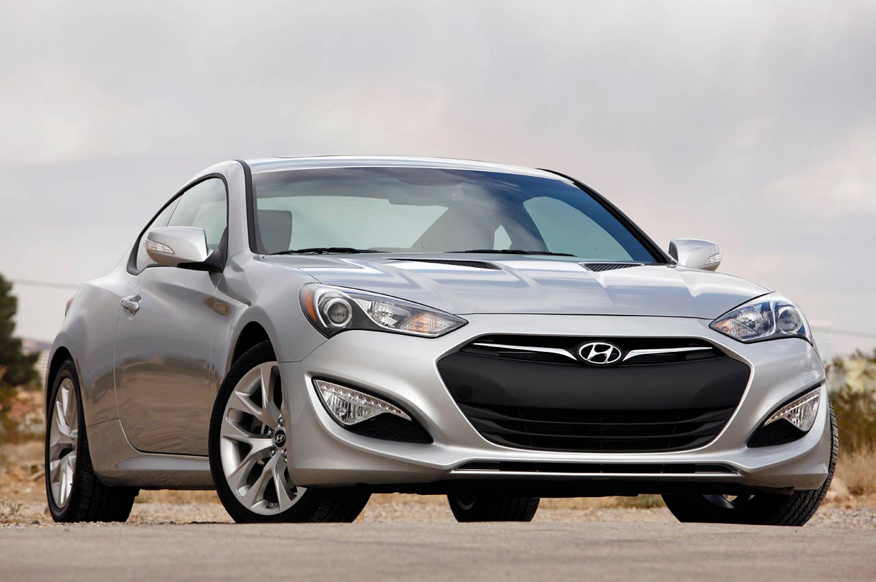 2013 Hyundai Genesis Coupe front 3/4 view