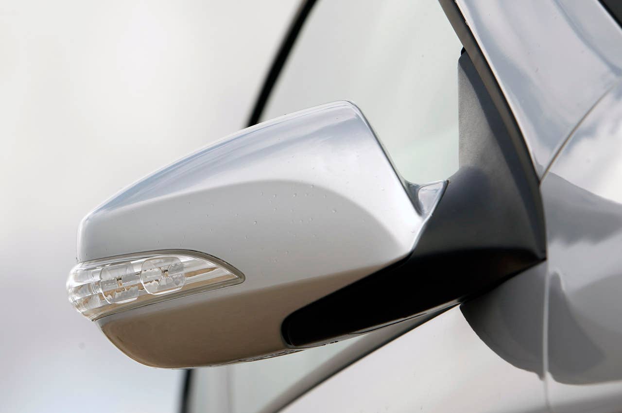 2013 Hyundai Genesis Coupe side mirror
