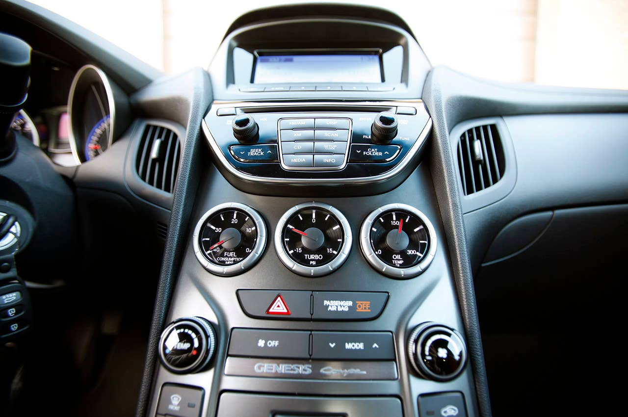 2013 Hyundai Genesis Coupe instrument panel