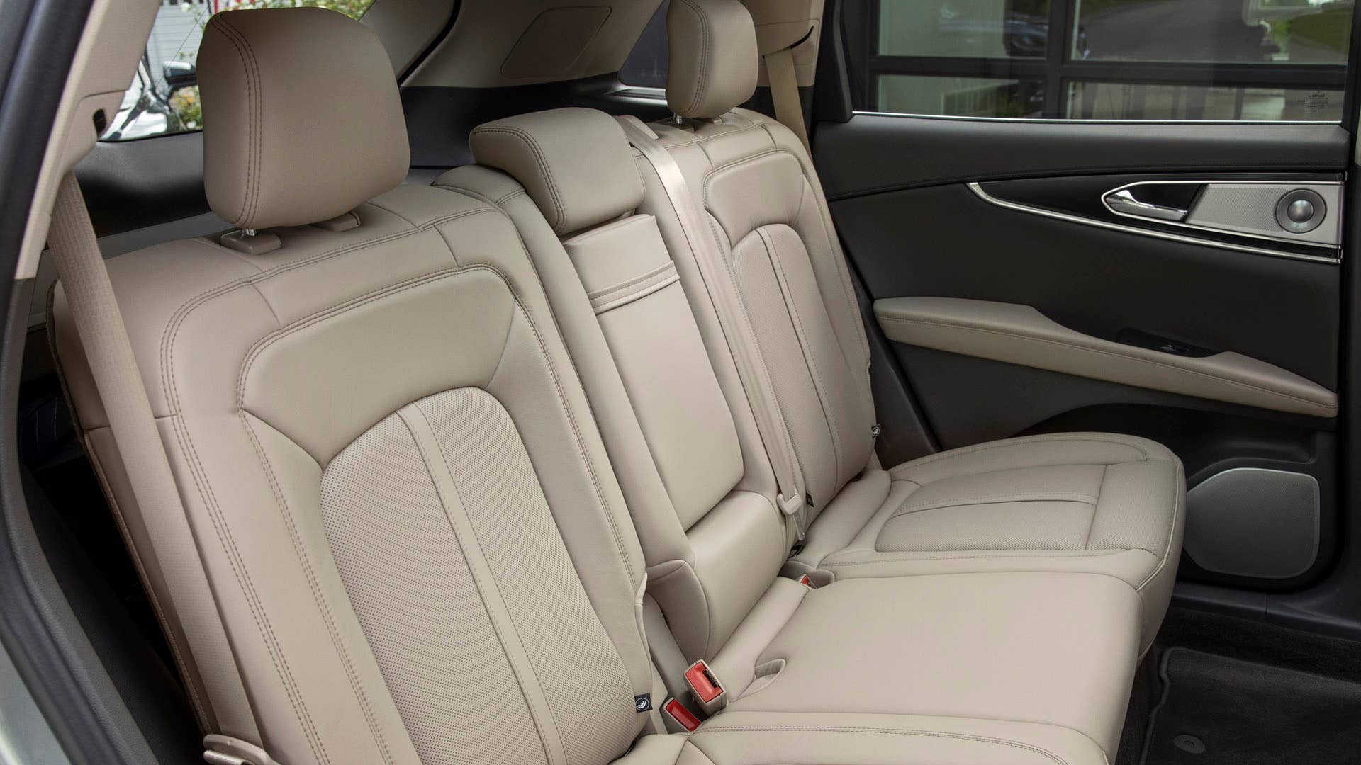 In a world filled with noise and distraction, Lincoln introduces the new Nautilus showcasing the brand’s signature design, elevated technology and a new interior that brings a sense of calm and sanctuary to the midsize luxury SUV segment.