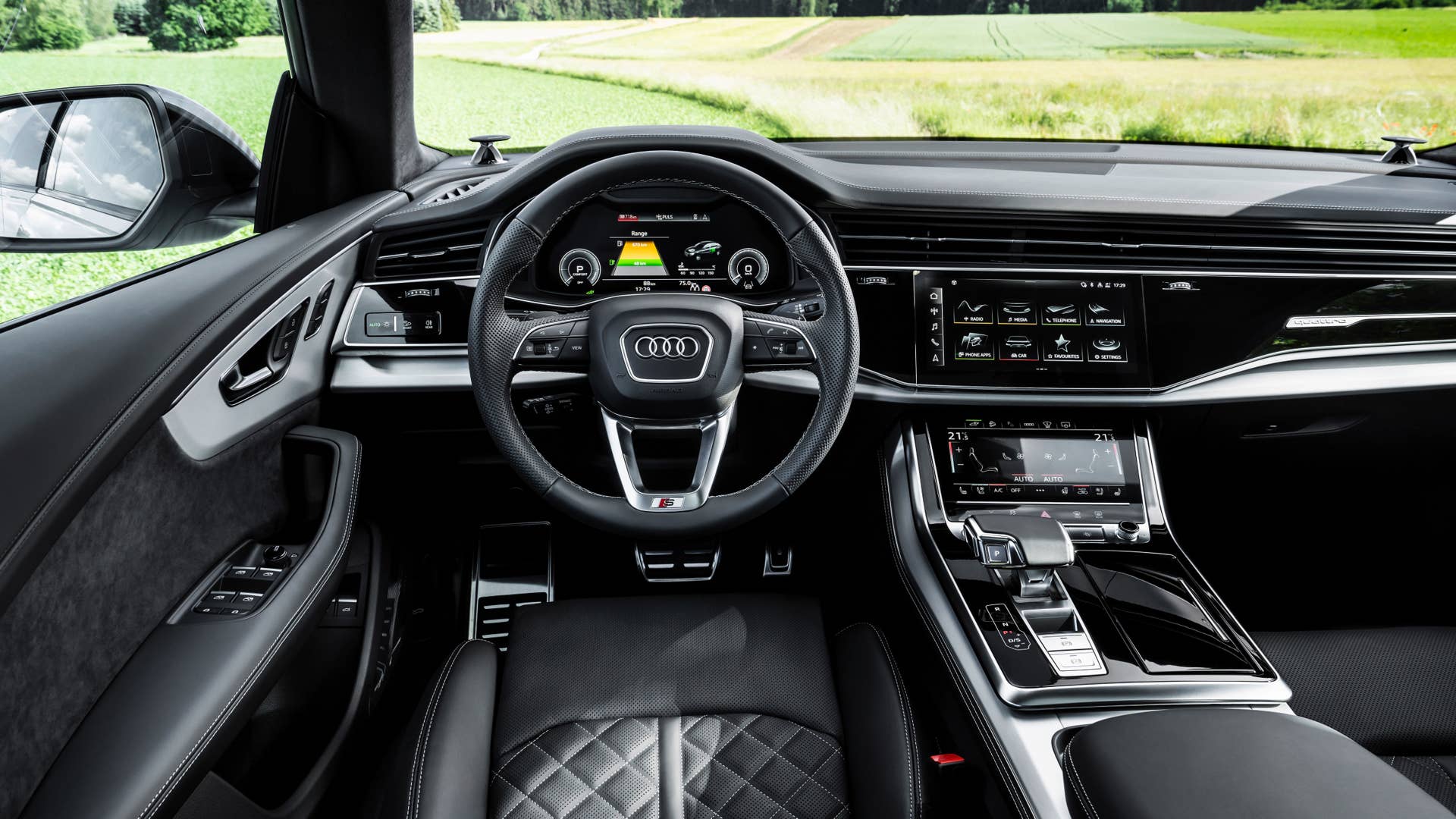 Cockpit Color: Glacier white