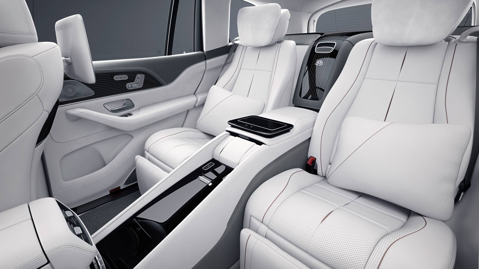 Mercedes-Maybach GLS 600 4MATIC „Edition 100“ (Kraftstoffverbrauch kombiniert NEFZ: 12,0 l/100 km | CO2-Emissionen kombiniert: 275 g/km);Kraftstoffverbrauch kombiniert NEFZ: 12,0 l/100 km | CO2-Emissionen kombiniert: 275 g/km* Mercedes-Maybach GLS 600 4MATIC „Edition 100“ (combined fuel consumption NEFZ: 12.0 l/100 km | combined CO2 emissions: 275 g/km);Combined fuel consumption NEFZ: 12.0 l/100 km | combined CO2 emissions: 275 g/km*