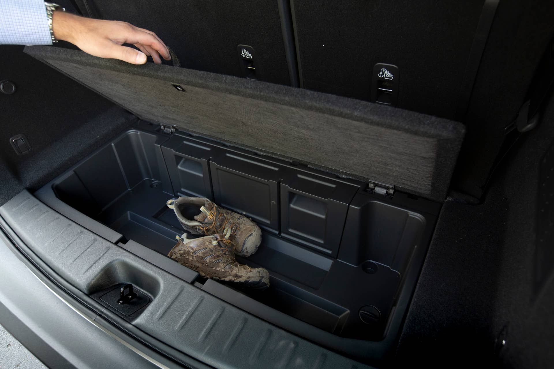 The interior of the all-new adventure-ready Pathfinder features refined new materials and a robust, open design. Driver and passengers are greeted with a modern, spaciousness environment.