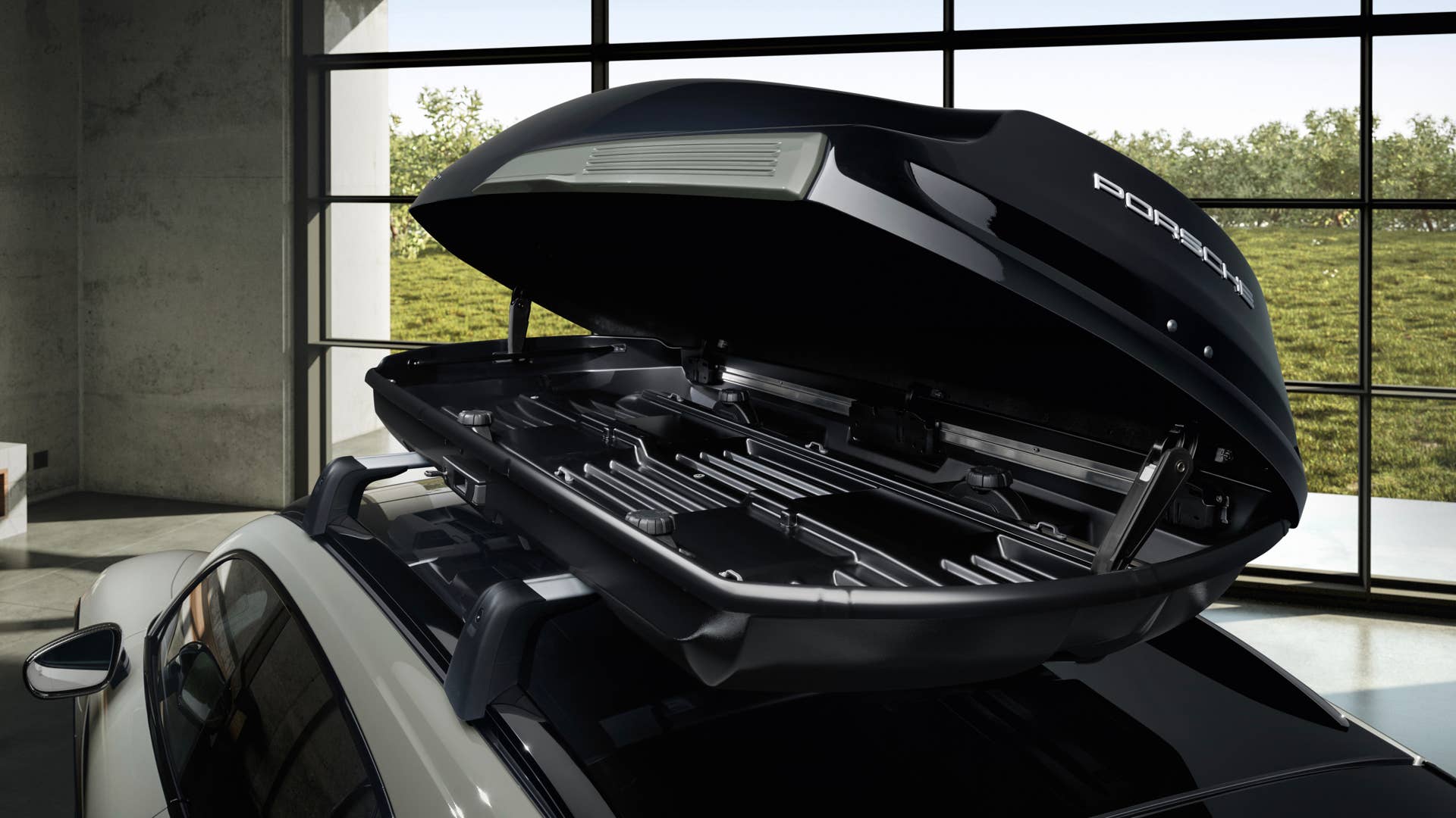 Porsche develops a Performance roof box, good for speeds up to 124 mph ...