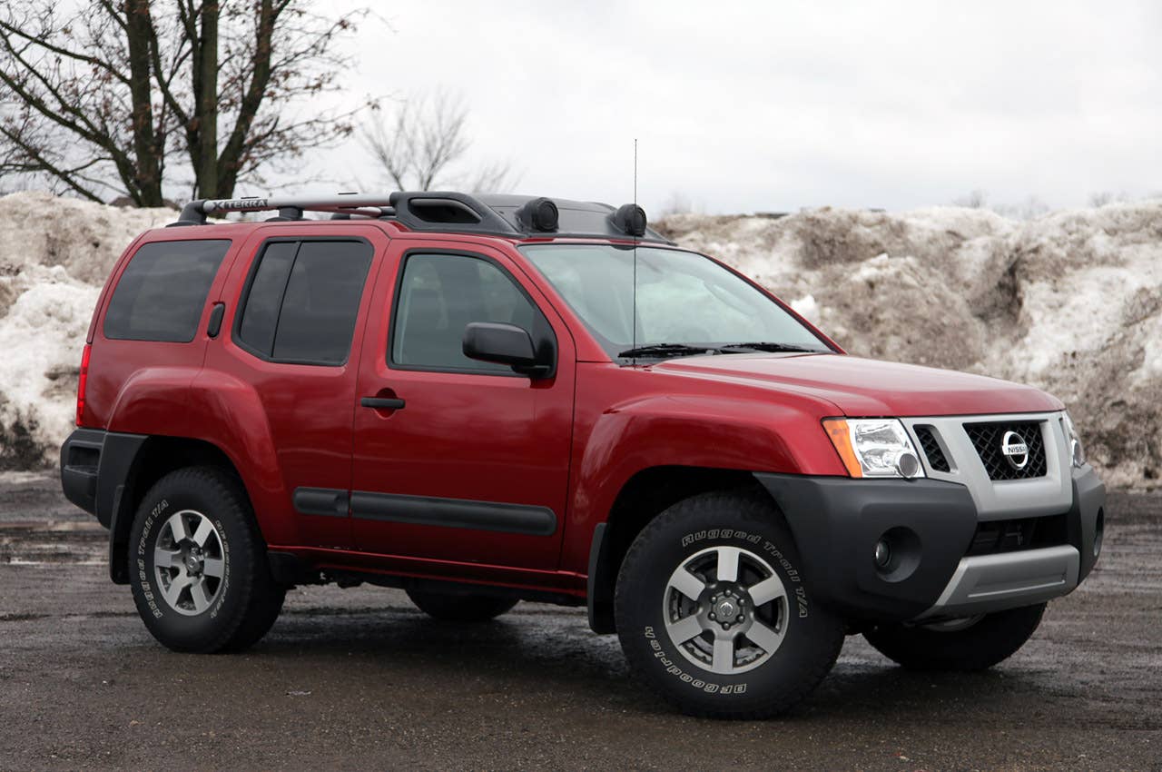 2011 Nissan Xterra Pro-4X front 3/4 view