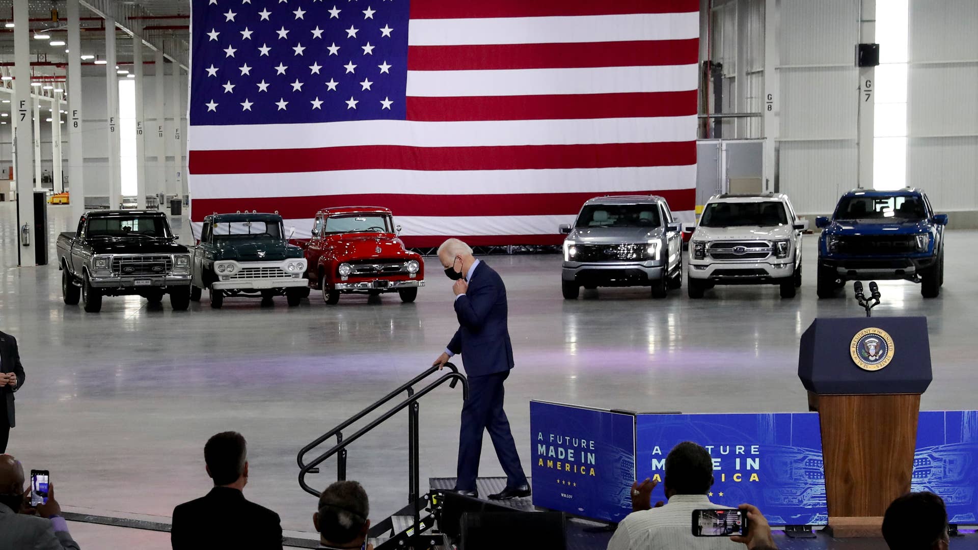 U.S. President Joe Biden walks down the podium after delivering remarks during a visit to Ford Rouge Electric Vehicle Center in Dearborn, Michigan, U.S., May 18, 2021.  REUTERS/Leah Millis - RC2IIN9B3FEF