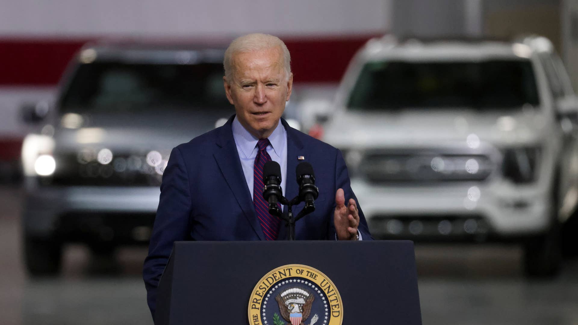 U.S. President Joe Biden delivers remarks after touring Ford Rouge Electric Vehicle Center in Dearborn, Michigan, U.S., May 18, 2021.  REUTERS/Leah Millis - RC2BIN98Y58A