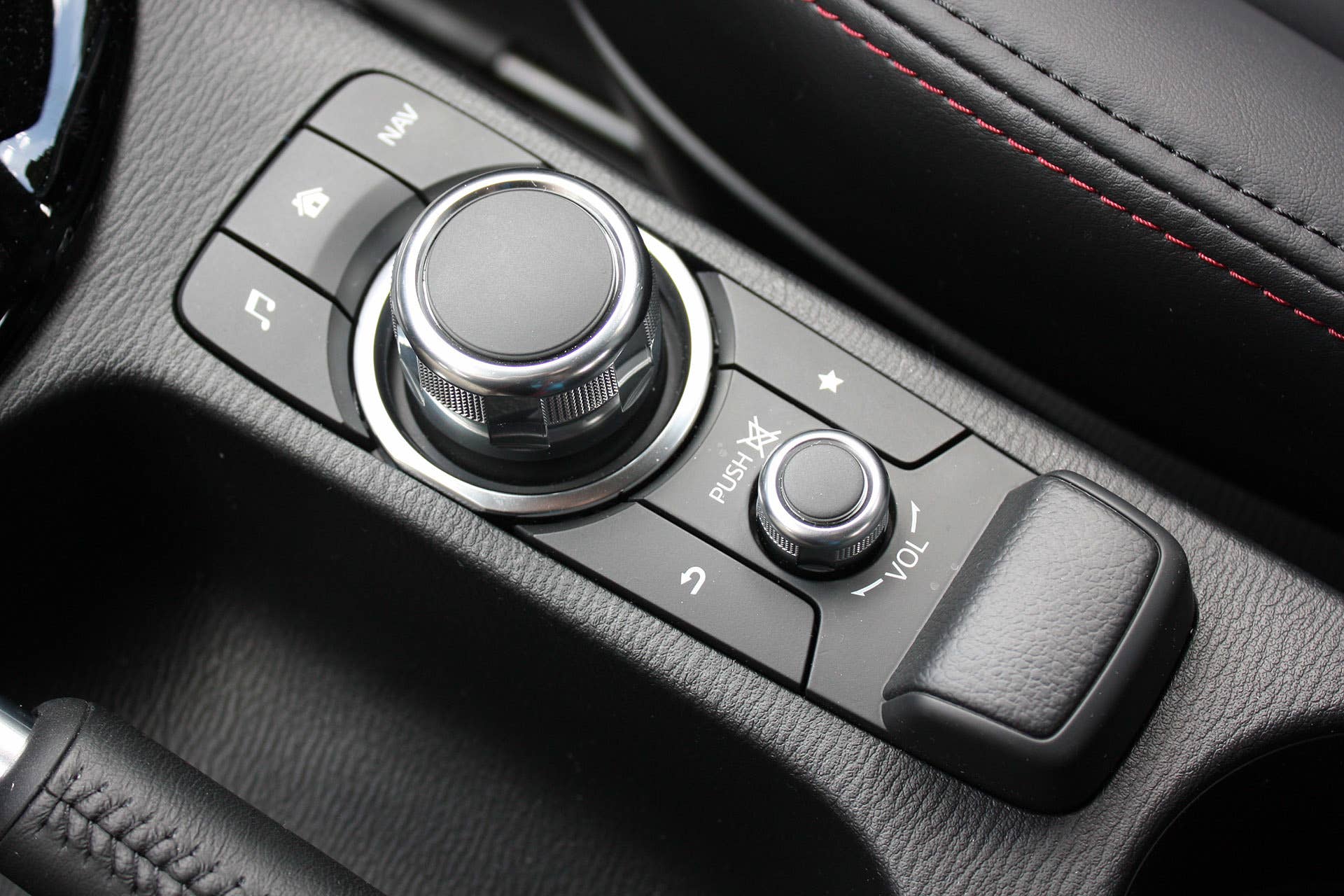 2016 Mazda CX-3 multimedia system controls