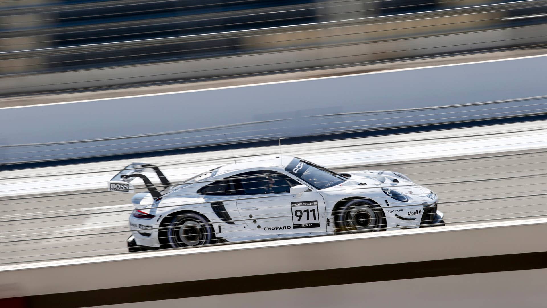33 hours test of the new Porsche 911 RSR in Le Castellet