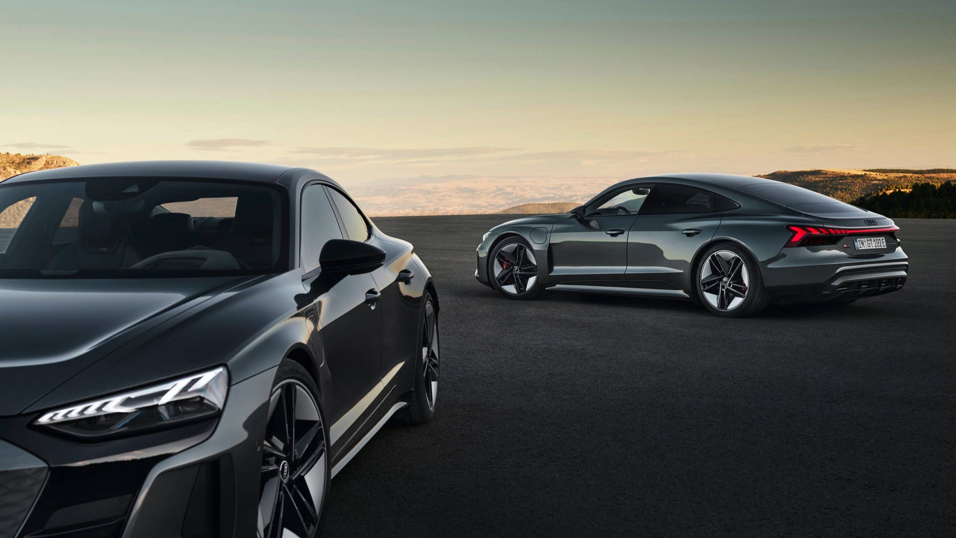 Audi e-tron GT quattro, Static photo, Colour: Kemora grey metallic Audi RS e-tron GT, Static photo, Colour: Daytona grey