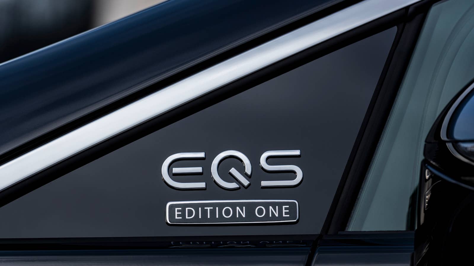 Mercedes-EQ, EQS 580 4MATIC, Exterieur, Farbe: hightechsilber/obsidianschwarz, AMG-Line, Edition 1;( Stromverbrauch kombiniert: 20,0-16,9 kWh/100 km; CO2-Emissionen kombiniert: 0 g/km) // Mercedes-EQ, EQS 580 4MATIC, Exterior, colour: high-tech silver/obsidian black, AMG-Line, Edition 1; (combined electrical consumption: 20.0-16.9 kWh/100 km; combined CO2 emissions: 0 g/km)
