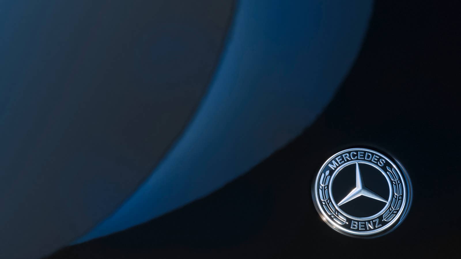 Mercedes-EQ, EQS 580 4MATIC, Exterieur, Farbe: hightechsilber/obsidianschwarz, AMG-Line, Edition 1;( Stromverbrauch kombiniert: 20,0-16,9 kWh/100 km; CO2-Emissionen kombiniert: 0 g/km) // Mercedes-EQ, EQS 580 4MATIC, Exterior, colour: high-tech silver/obsidian black, AMG-Line, Edition 1; (combined electrical consumption: 20.0-16.9 kWh/100 km; combined CO2 emissions: 0 g/km)