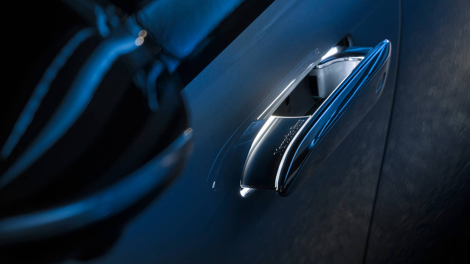 Mercedes-EQ, EQS 580 4MATIC, Exterieur, Farbe: hightechsilber/obsidianschwarz, AMG-Line, Edition 1;( Stromverbrauch kombiniert: 20,0-16,9 kWh/100 km; CO2-Emissionen kombiniert: 0 g/km) // Mercedes-EQ, EQS 580 4MATIC, Exterior, colour: high-tech silver/obsidian black, AMG-Line, Edition 1; (combined electrical consumption: 20.0-16.9 kWh/100 km; combined CO2 emissions: 0 g/km)