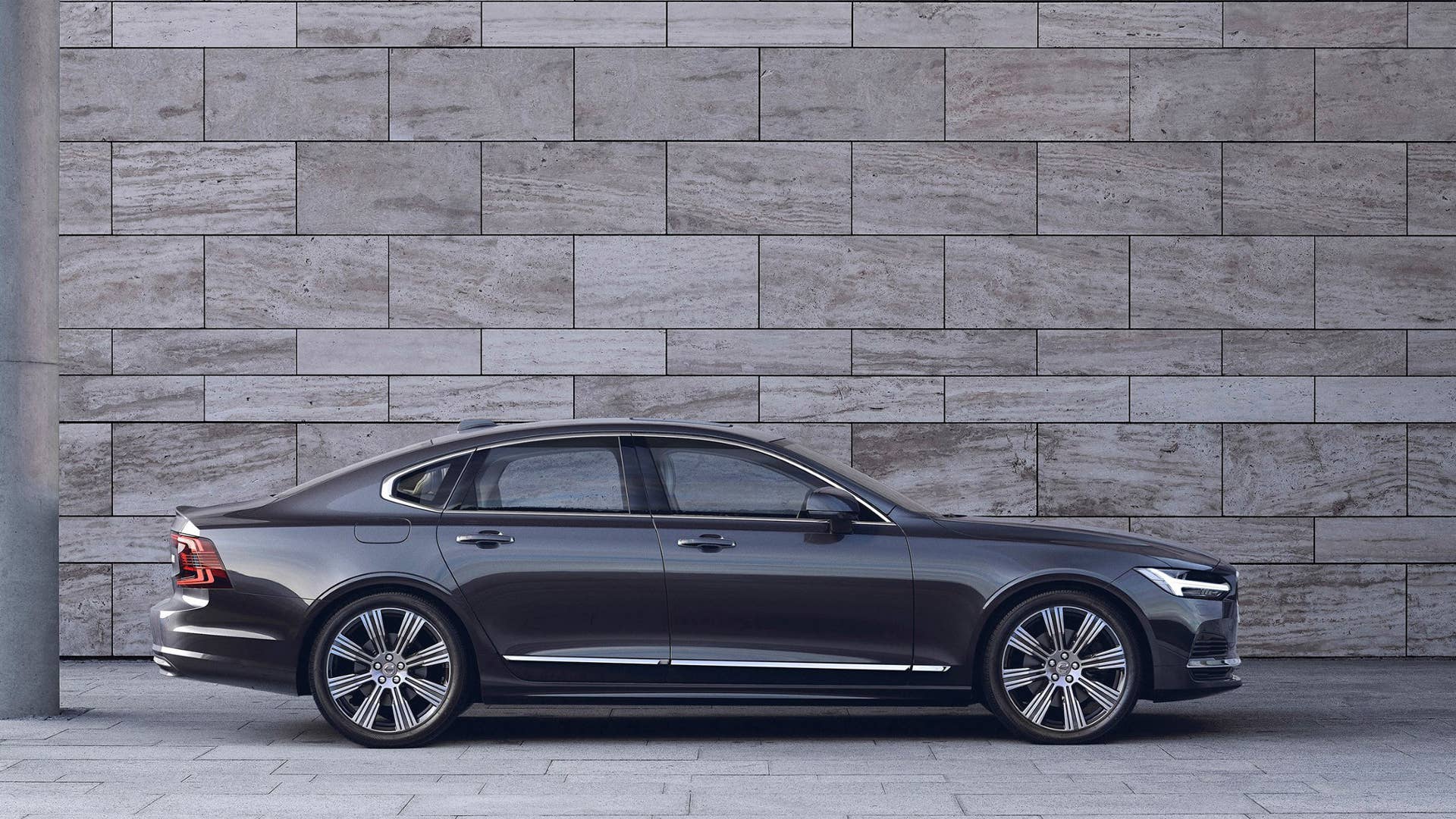 The refreshed Volvo S90 Recharge T8 plug-in hybrid in Platinum Grey
