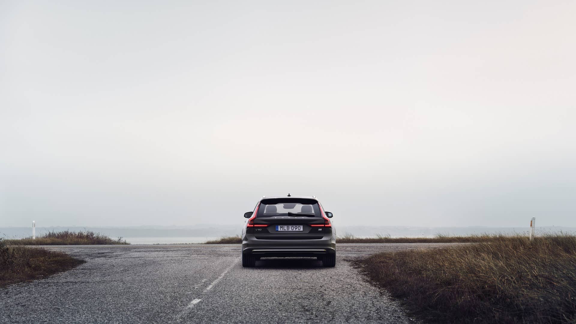 The refreshed Volvo V90 Recharge T8 plug-in hybrid in Platinum Grey