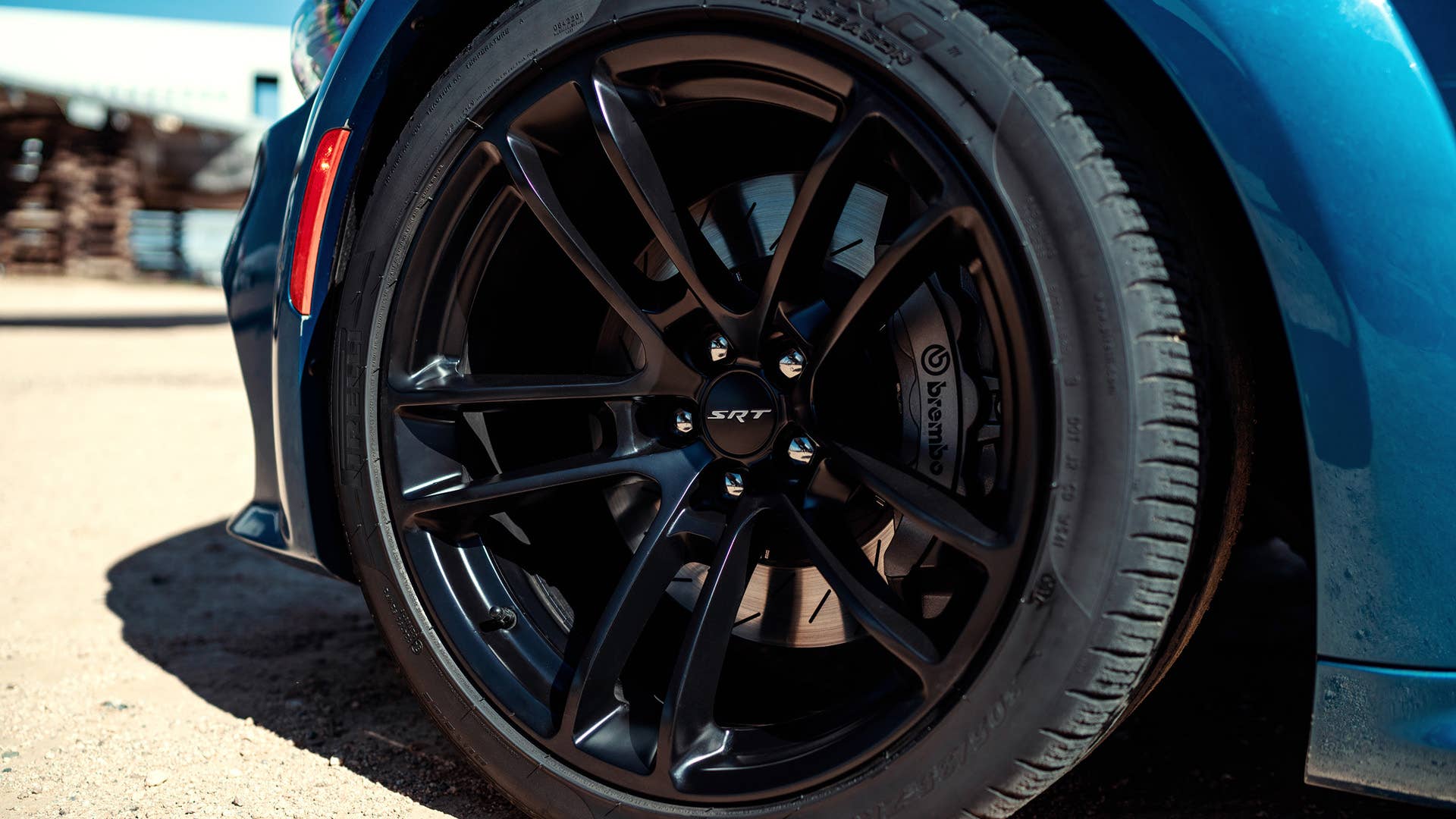 The 2020 Dodge Charger SRT Hellcat Widebody features standard 20 x 11-inch forged split-five spoke wheels with low-gloss Carbon Black finish