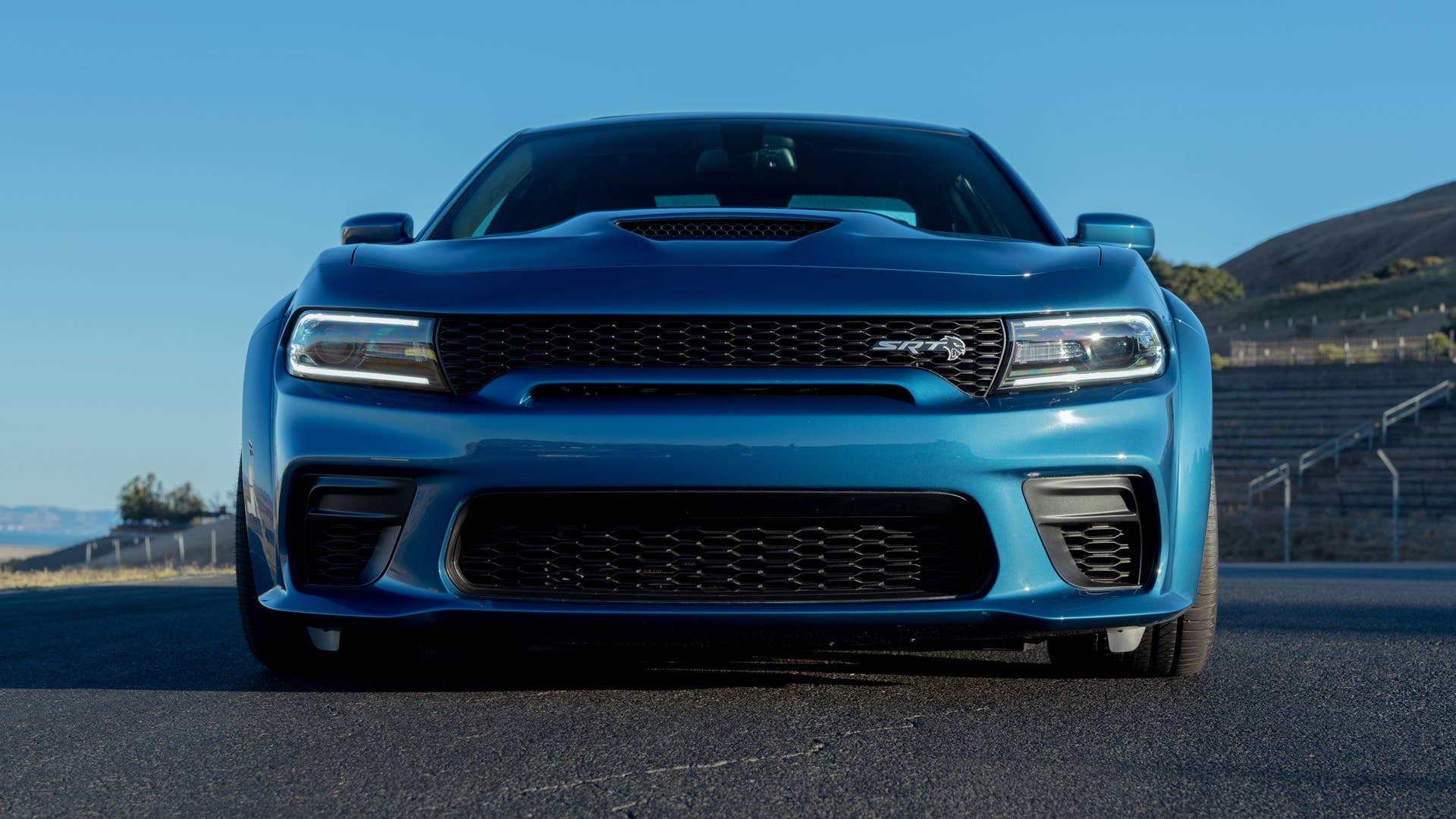 New aggressive and modern Widebody exterior, standard on Charger SRT Hellcat features new front and rear fascias with integrated fender flares, adding 3.5 inches of width over the wider wheels and tires.