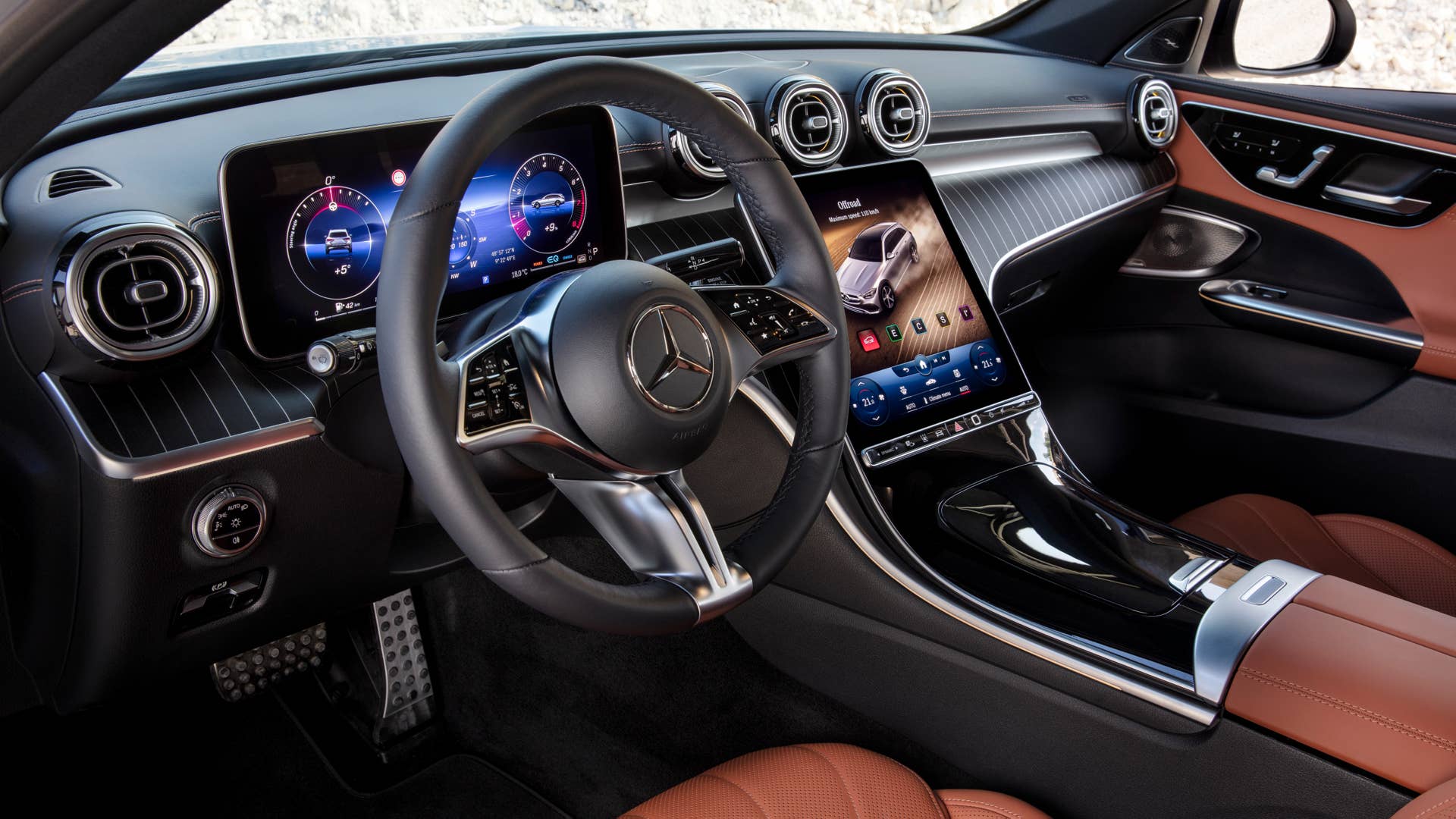 Mercedes-Benz C-Klasse All Terrain; Exterieur: MANUFAKTUR opalithweiß bright, AVANTGARDE, Night-Paket; Interieur: Leder sienabraun Mercedes-Benz C-Class All Terrain; exterior: MANUFAKTUR opalite white bright, AVANTGARDE, Night package; interior: leather sienna brown