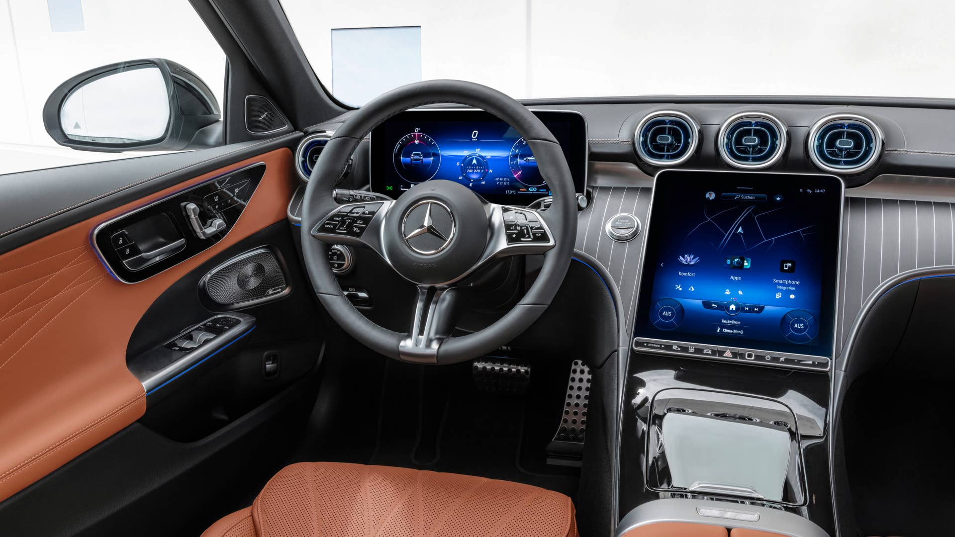 Mercedes-Benz C-Klasse All Terrain; Exterieur: MANUFAKTUR opalithweiß bright, AVANTGARDE, Night-Paket; Interieur: Leder sienabraun Mercedes-Benz C-Class All Terrain; exterior: MANUFAKTUR opalite white bright, AVANTGARDE, Night package; interior: leather sienna brown