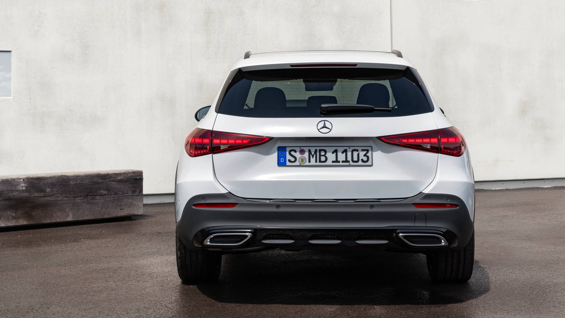 Mercedes-Benz C-Klasse All Terrain; Exterieur: MANUFAKTUR opalithweiß bright, AVANTGARDE, Night-Paket; Interieur: Leder sienabraun Mercedes-Benz C-Class All Terrain; exterior: MANUFAKTUR opalite white bright, AVANTGARDE, Night package; interior: leather sienna brown