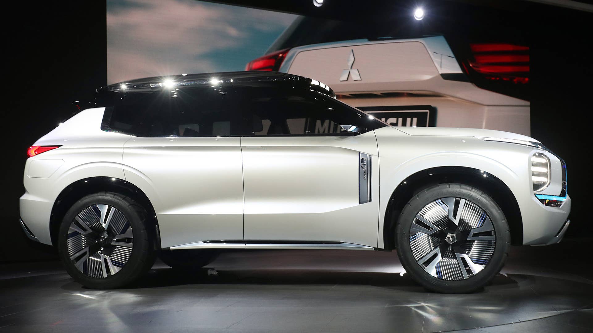 Mitsubishi Engelberg Tourer Concept