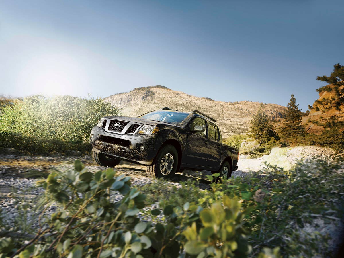 The "solid to the core" 2016 Nissan Frontier starts with a full-length, fully boxed ladder frame. Add a choice of two powerful engines - 4.0-liter DOHC V6 engine rated at 261 horsepower and 281 lb-ft of torque or a 152-horsepower 2.5-liter inline 4-cylinder engine (King Cab only) - mated to either a 5-speed manual (King Cab), 6-speed manual (Crew Cab) or 5-speed automatic transmission.