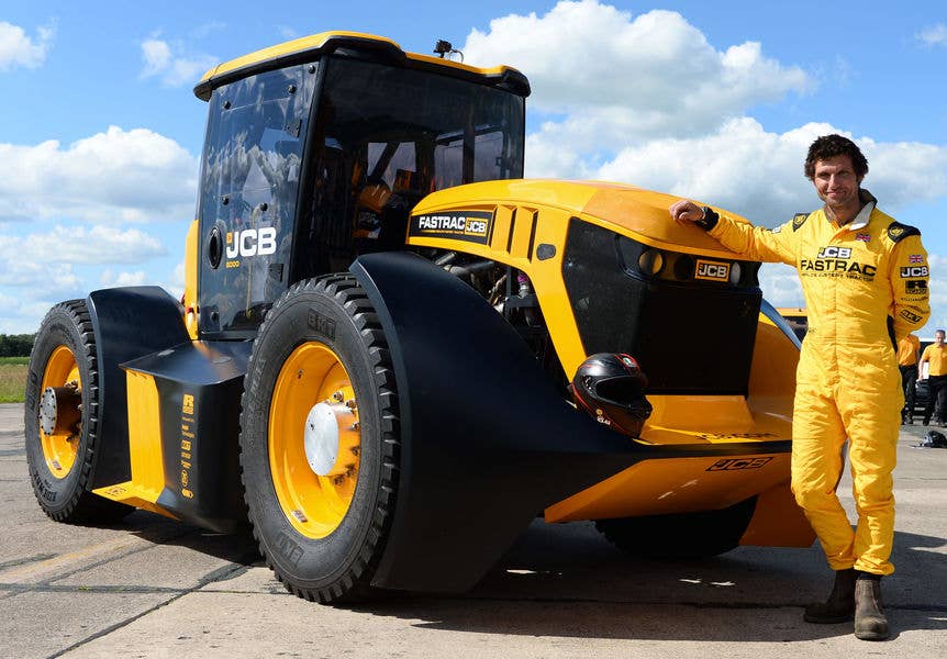 A JCB tractor set a new speed record with Guy Martin behind the wheel.