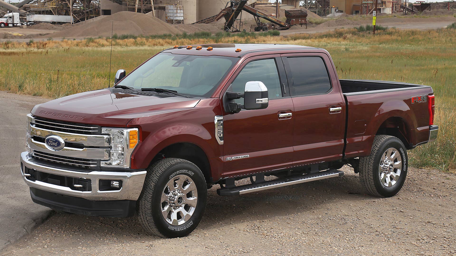 2017 Ford F-Series Super Duty front 3/4 view