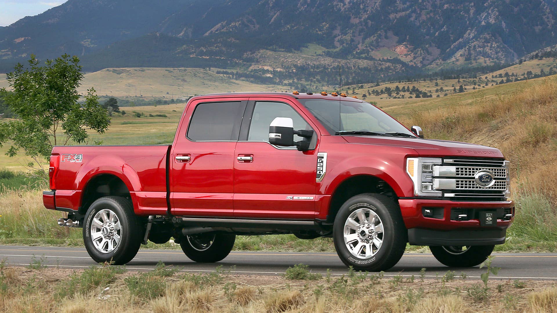 2017 Ford F-Series Super Duty front 3/4 view