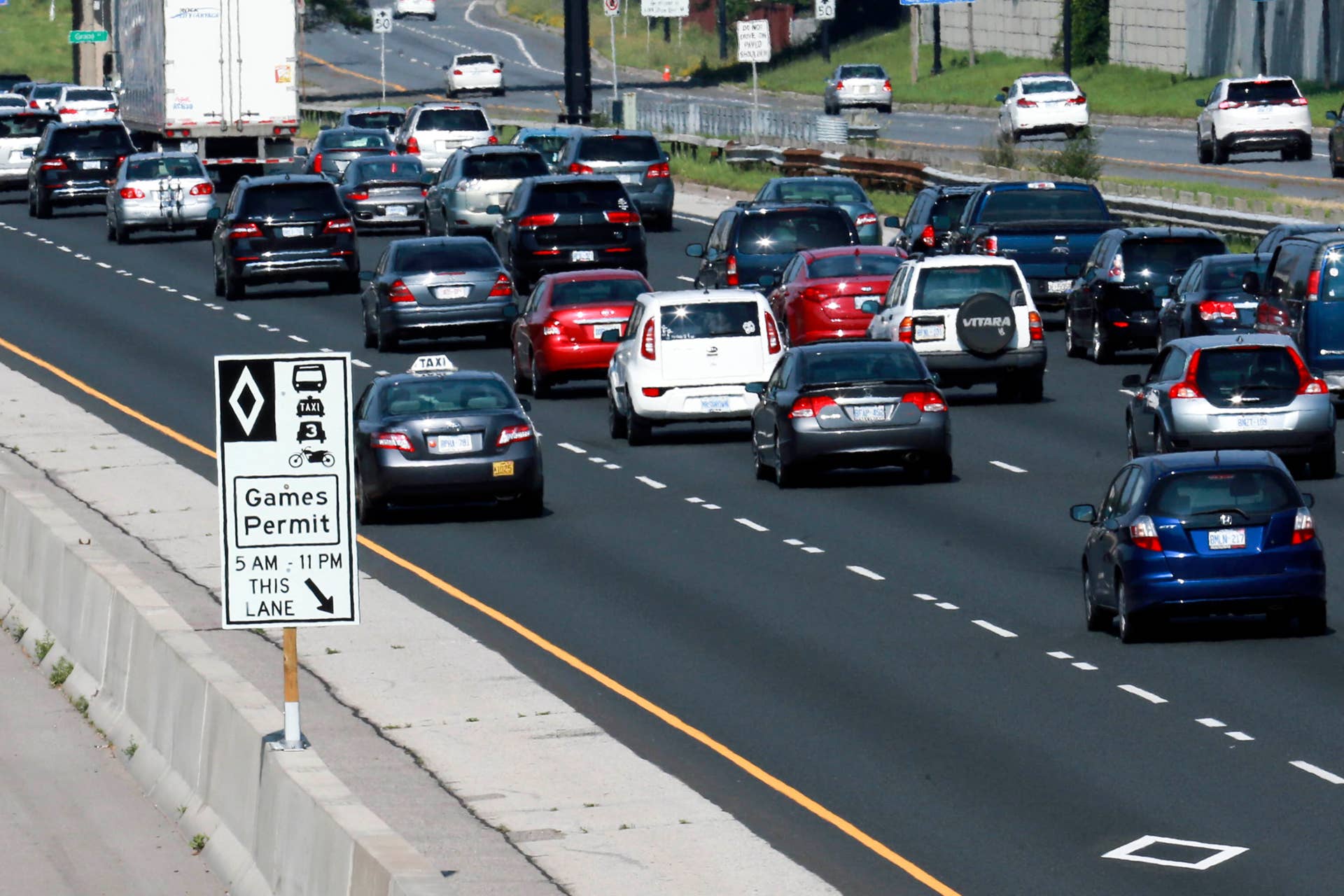 TORONTO, ON - JULY 9: HOV lanes Gardiner Express Way East-bound from the Royal York Rd. overpass for use during Pan Am games. (Andrew Francis Wallace/Toronto Star via Getty Images)