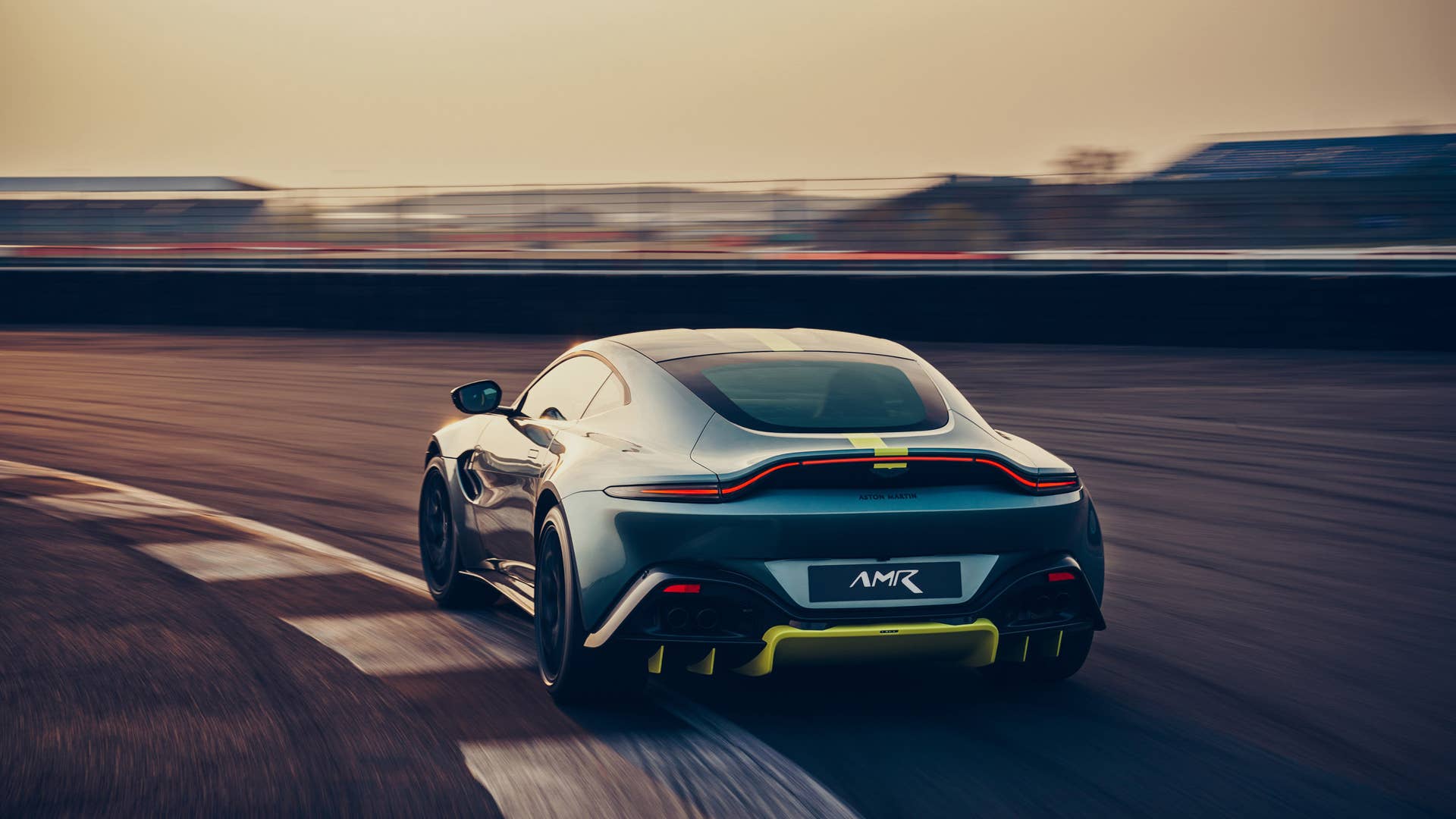 Aston Martin Vantage AMR