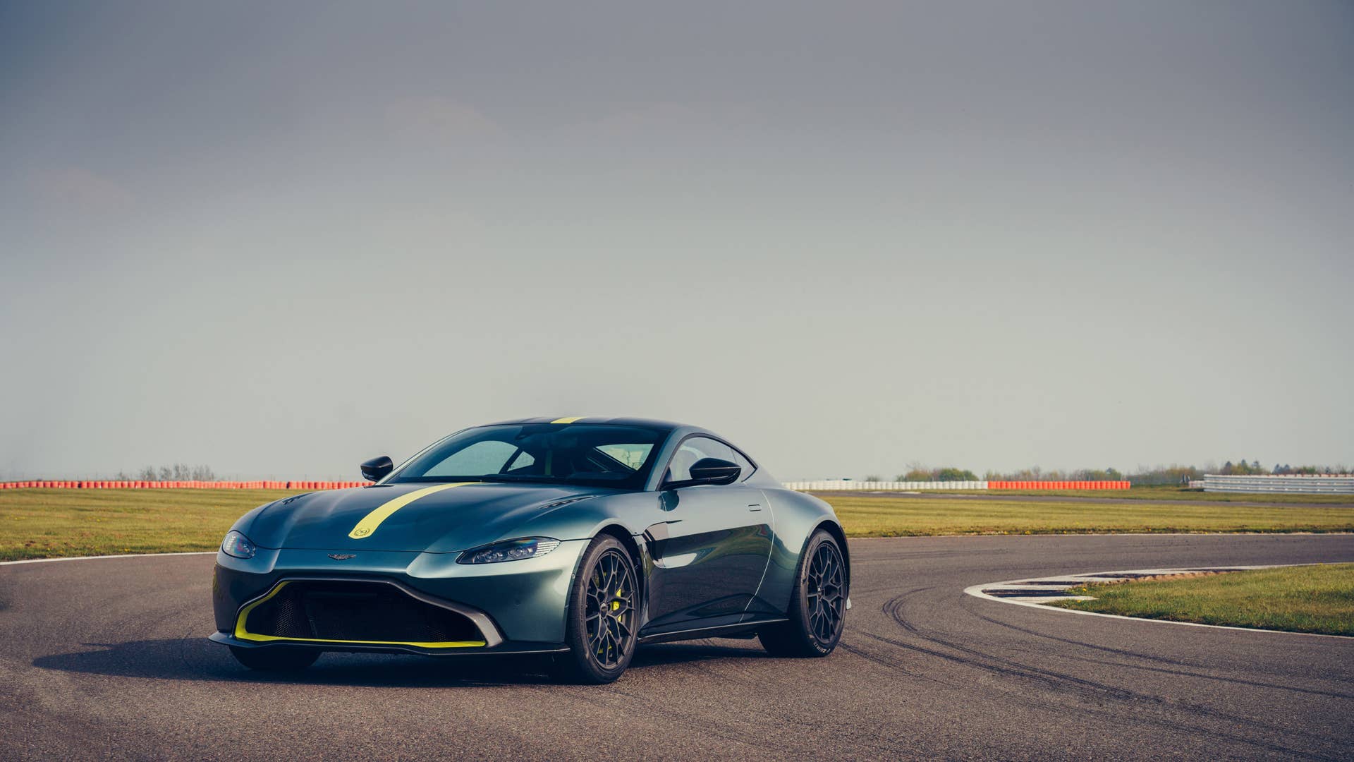 Aston Martin Vantage AMR