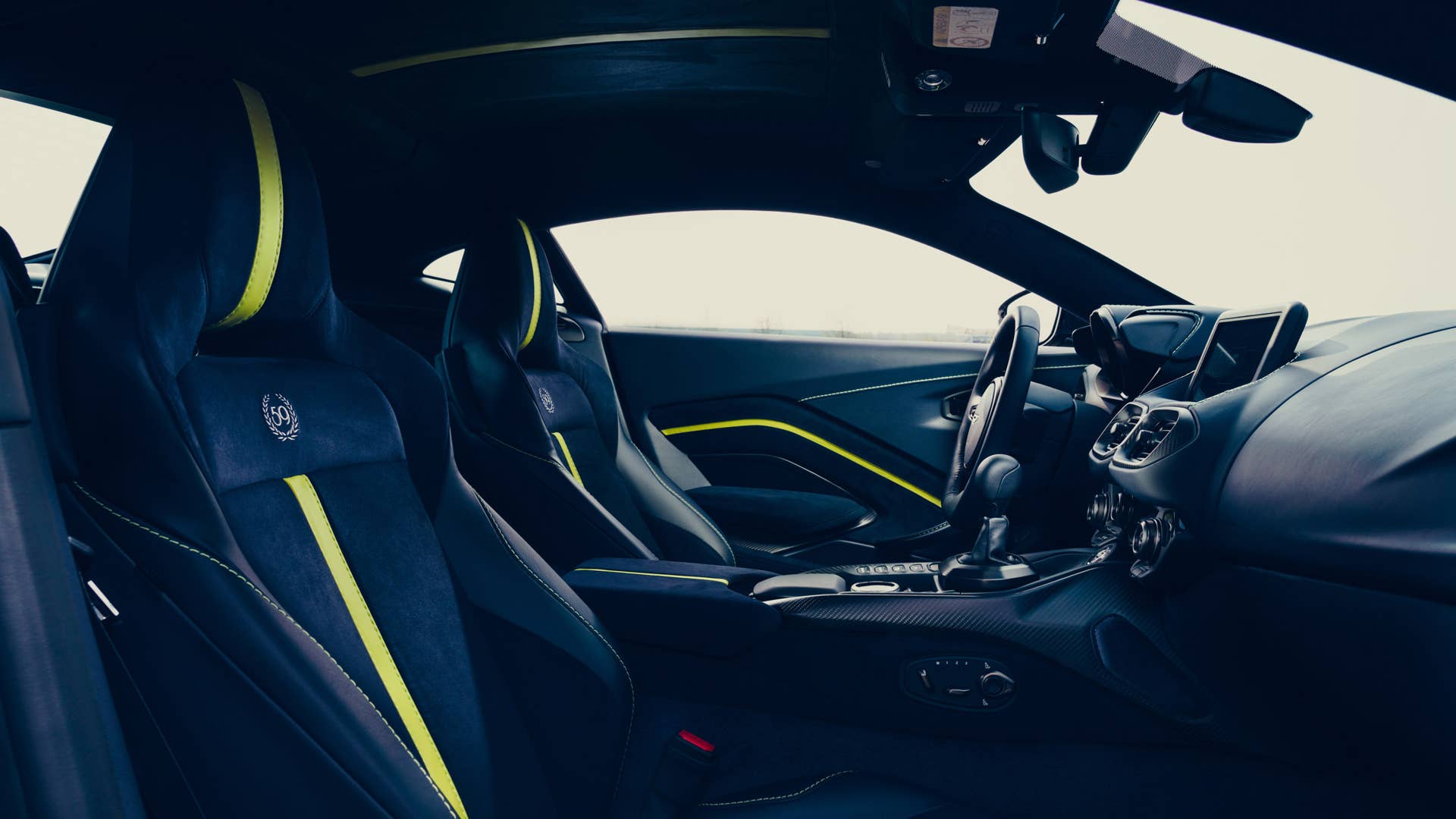 Aston Martin Vantage AMR