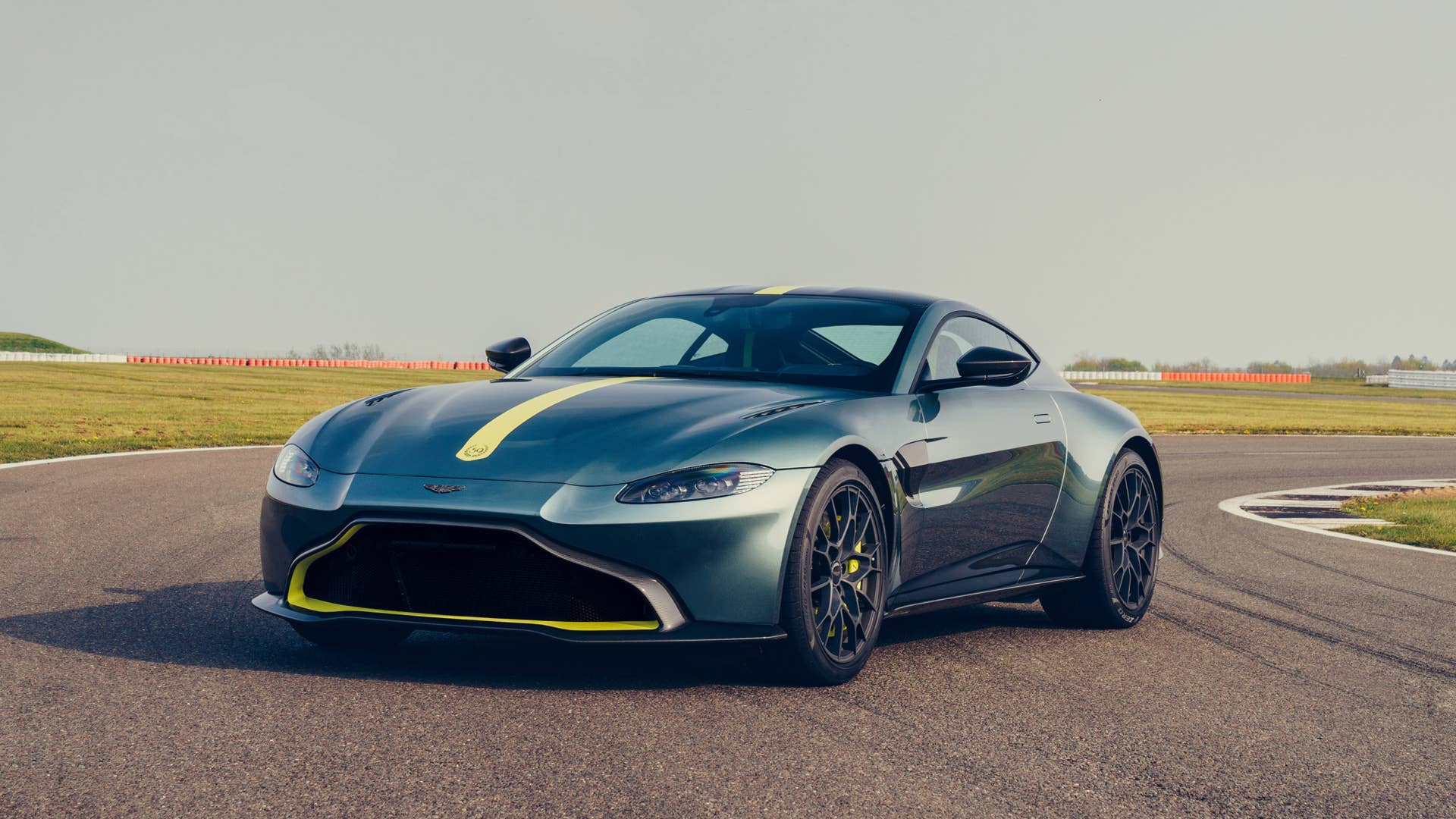Aston Martin Vantage AMR