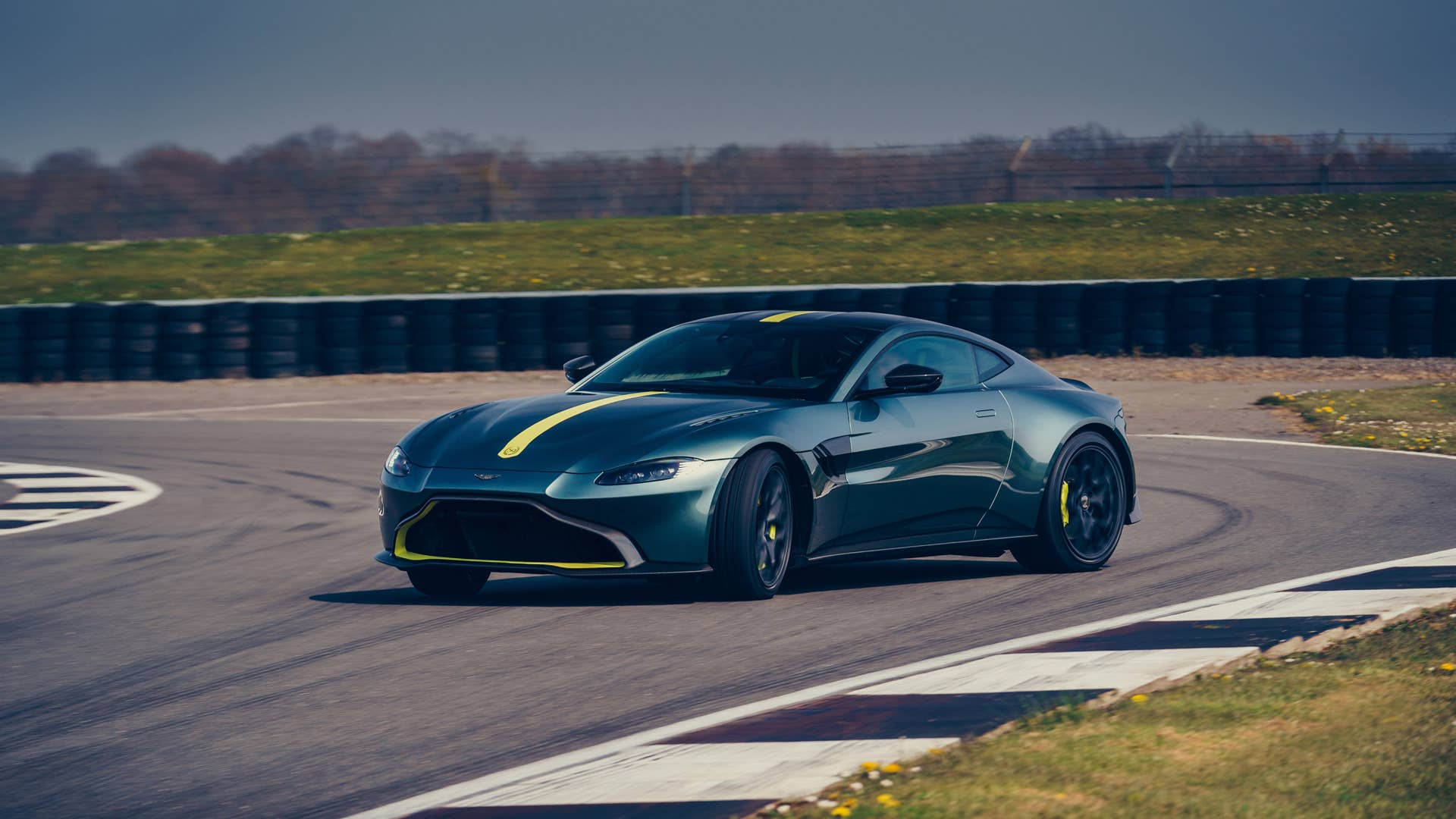 Aston Martin Vantage AMR