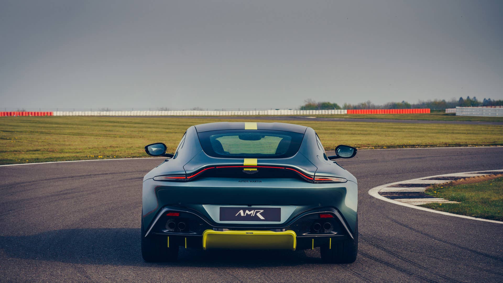 Aston Martin Vantage AMR