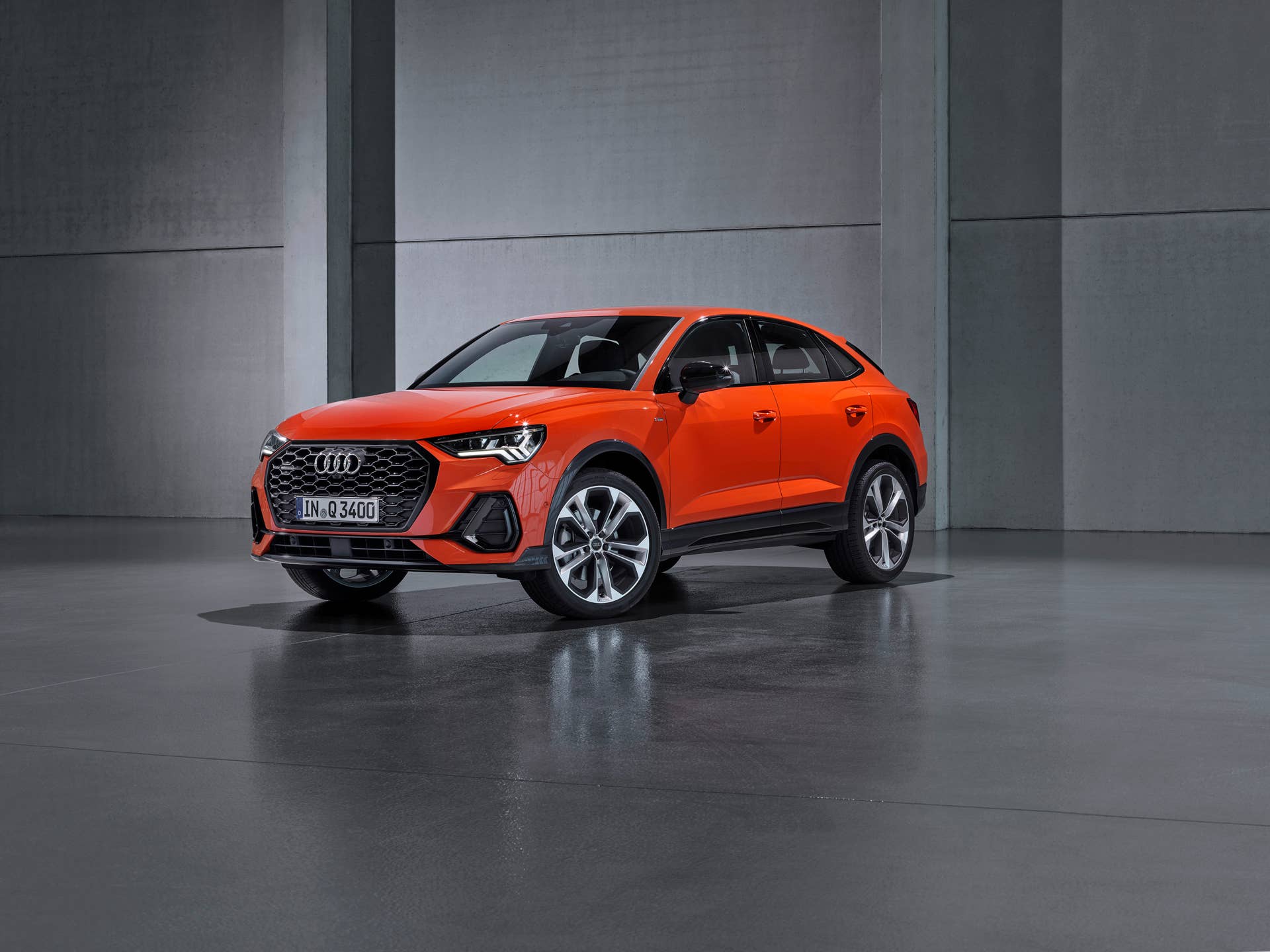 Static photo, Colour: pulse orange
