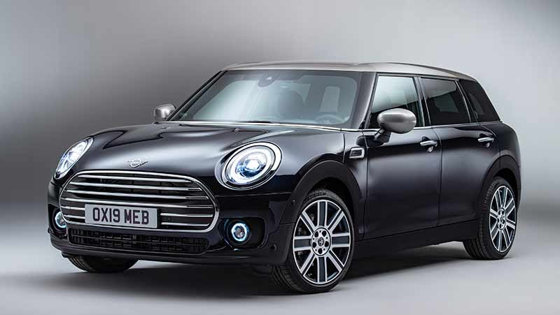 The refreshed Clubman gains a new grille, new LED lighting, more Union Jacks and more personalization options.