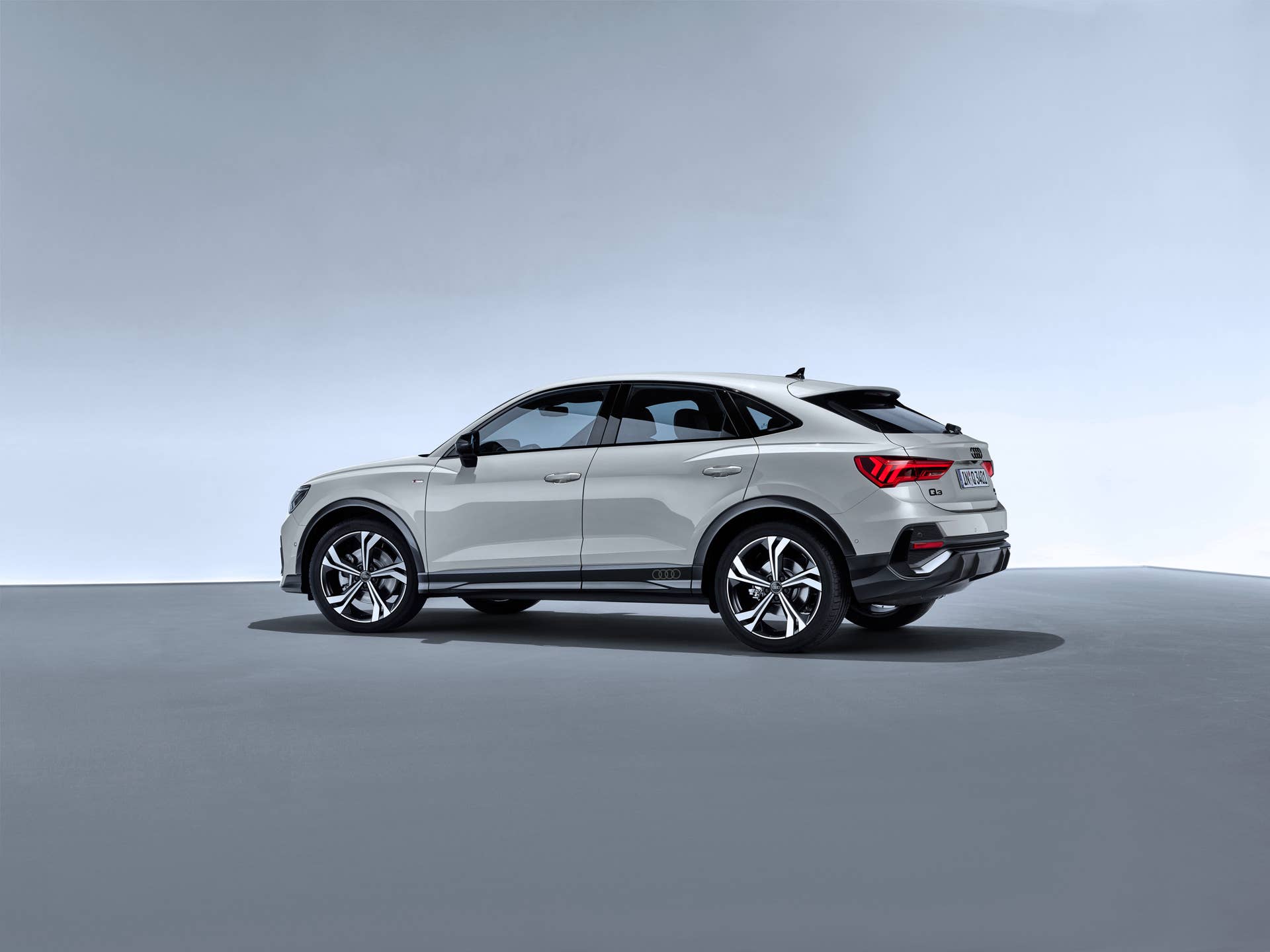 Static photo, Colour: dew silver