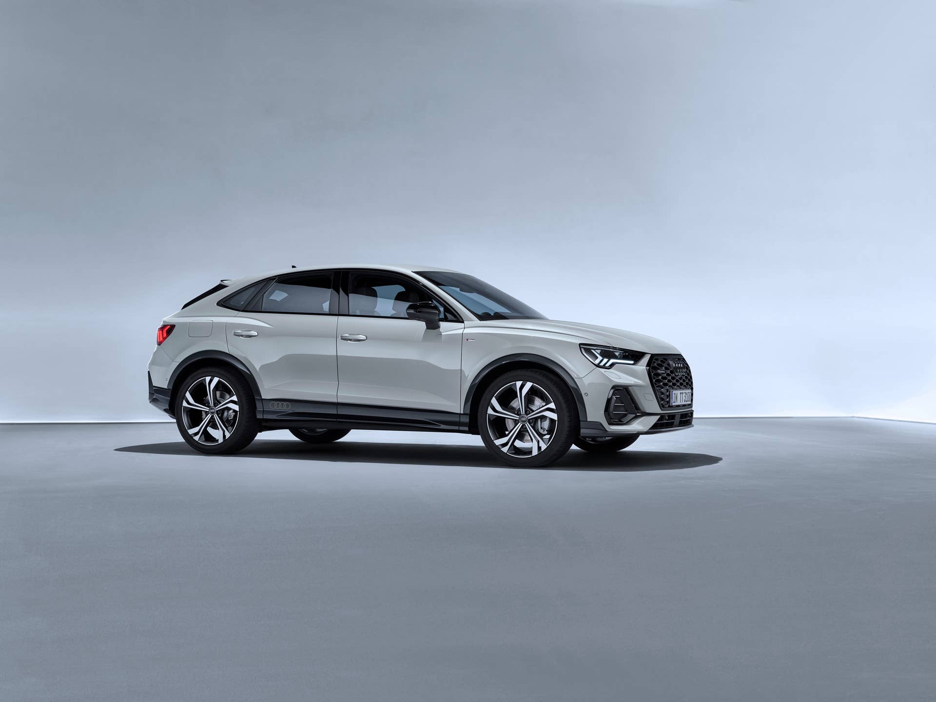 Static photo, Colour: dew silver