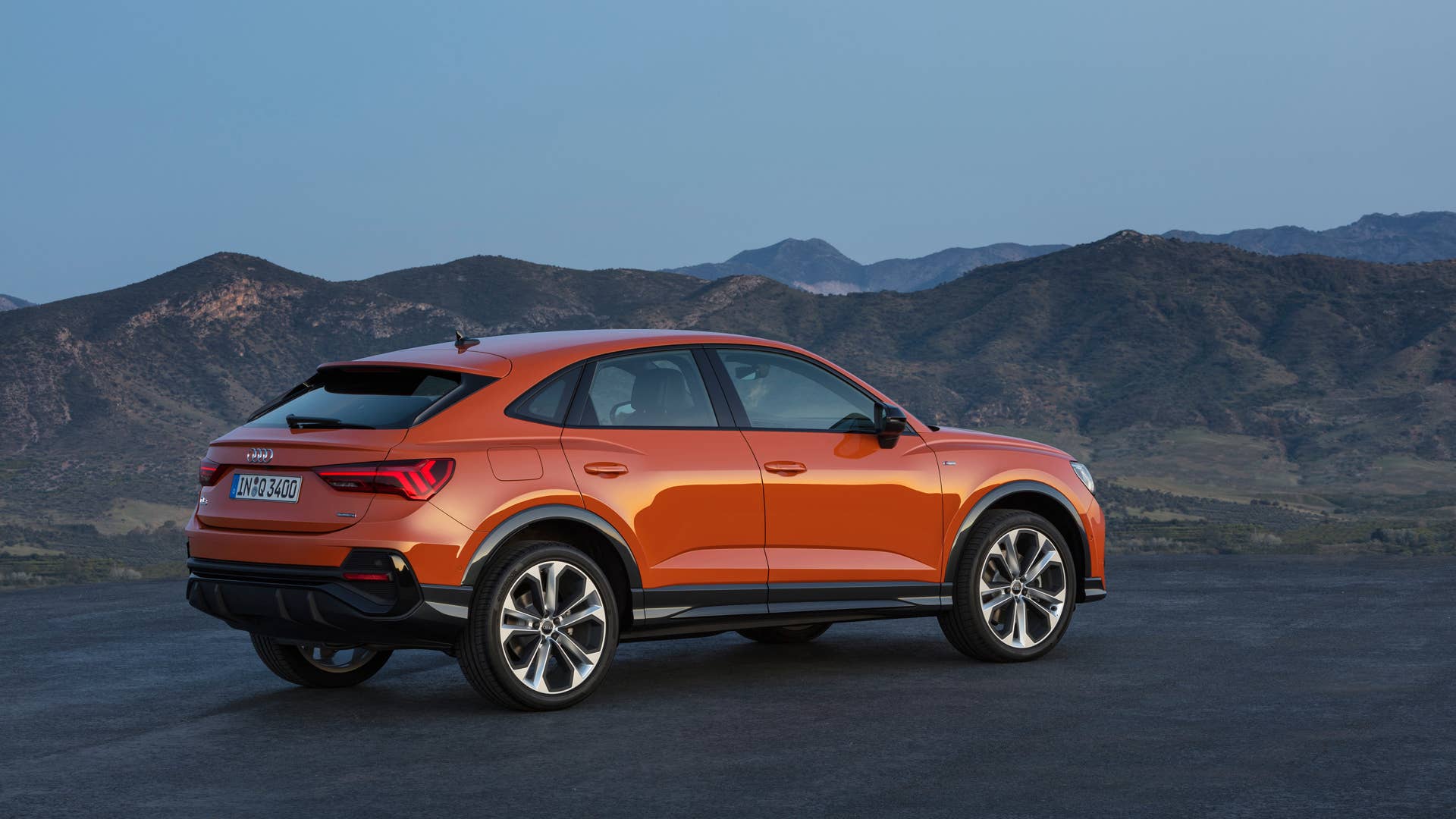 Static photo, Color: pulse orange