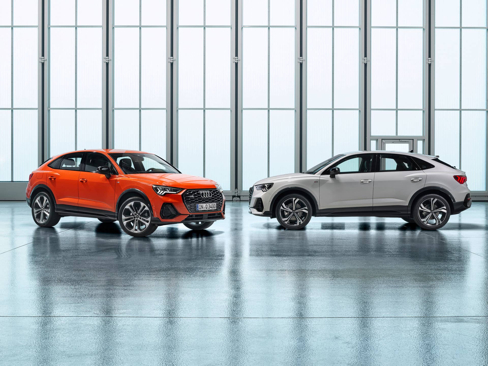 Static photo, Colour: pulse orange, dew silver