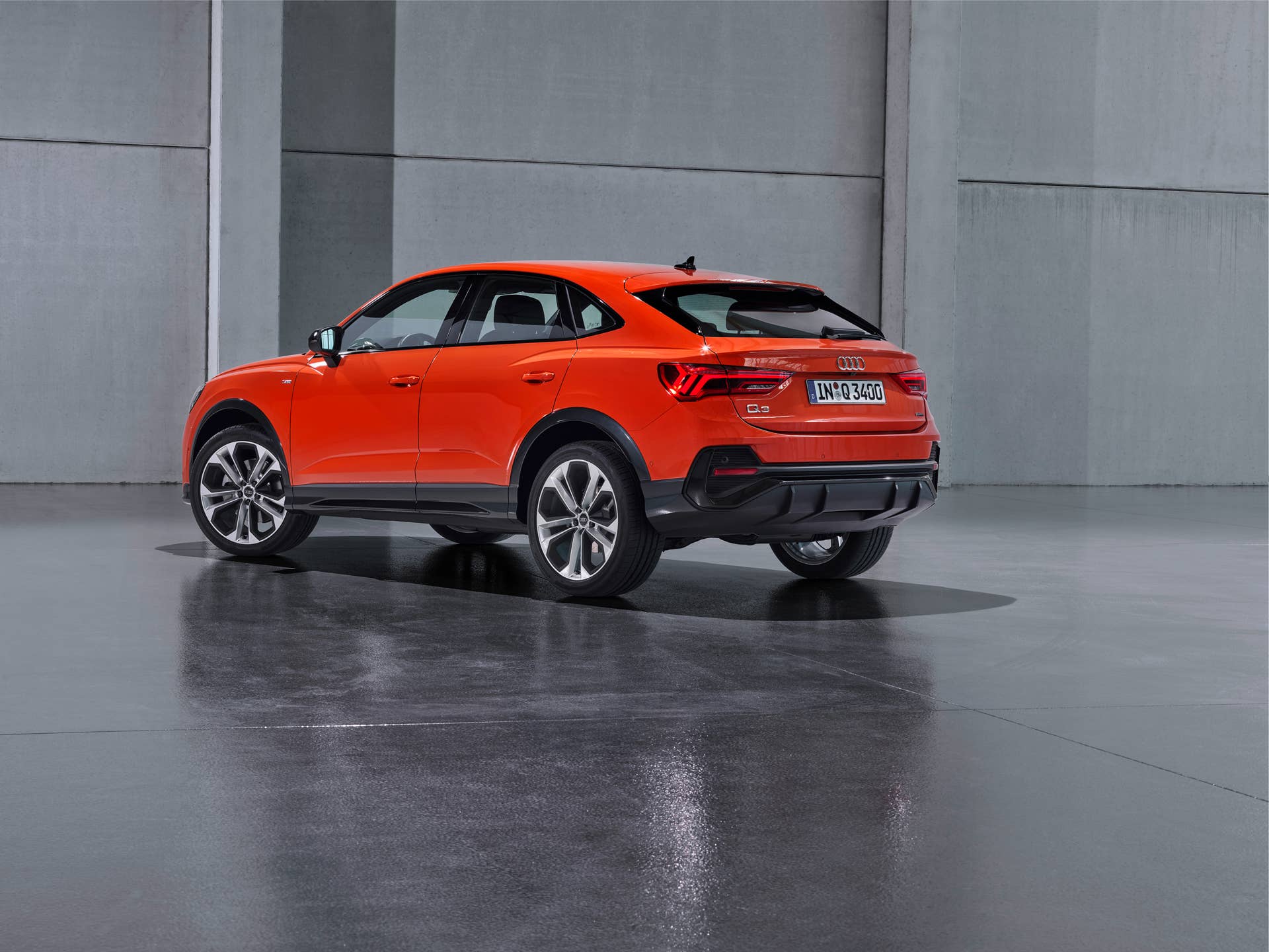 Static photo, Colour: pulse orange