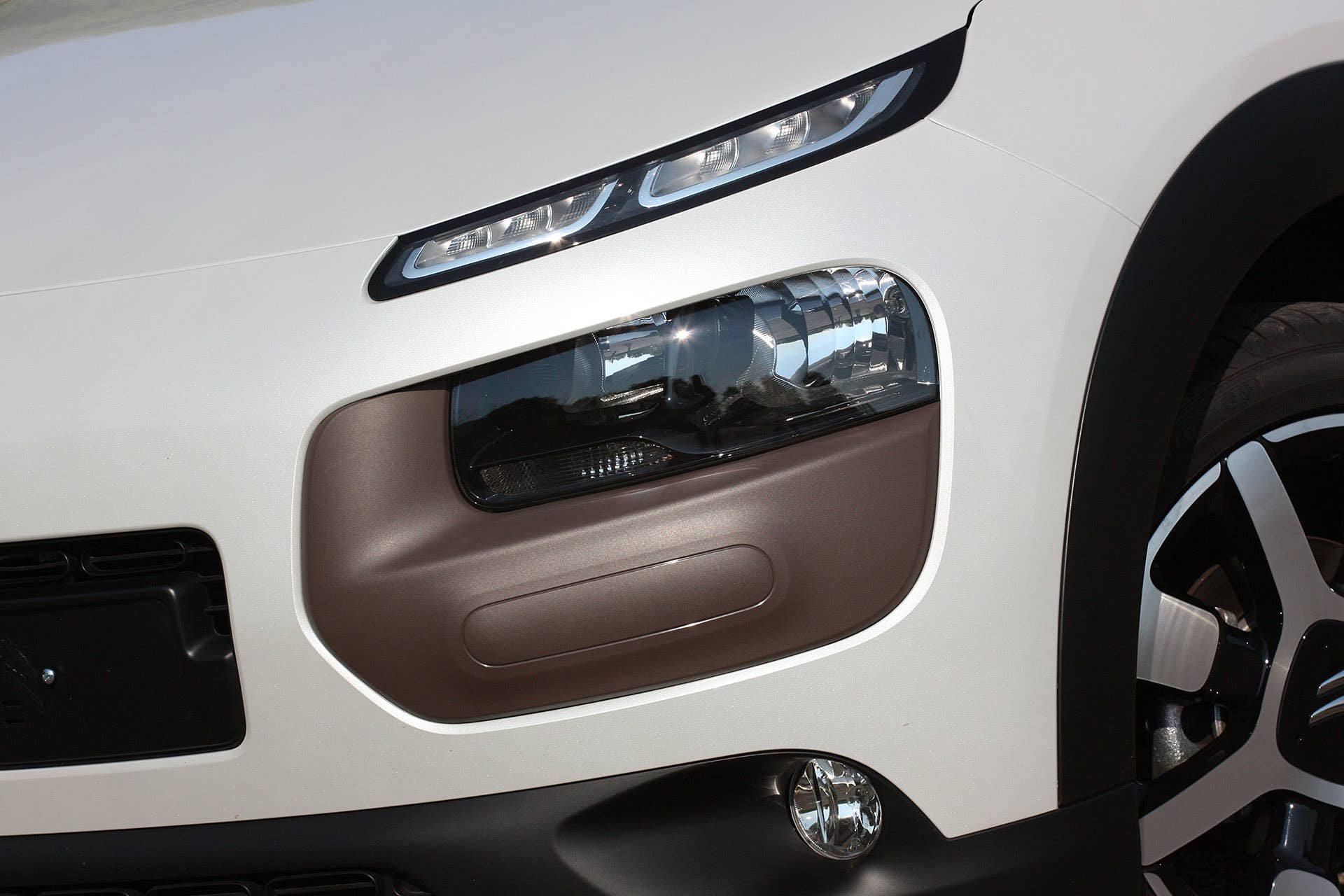 2015 Citroën C4 Cactus headlights