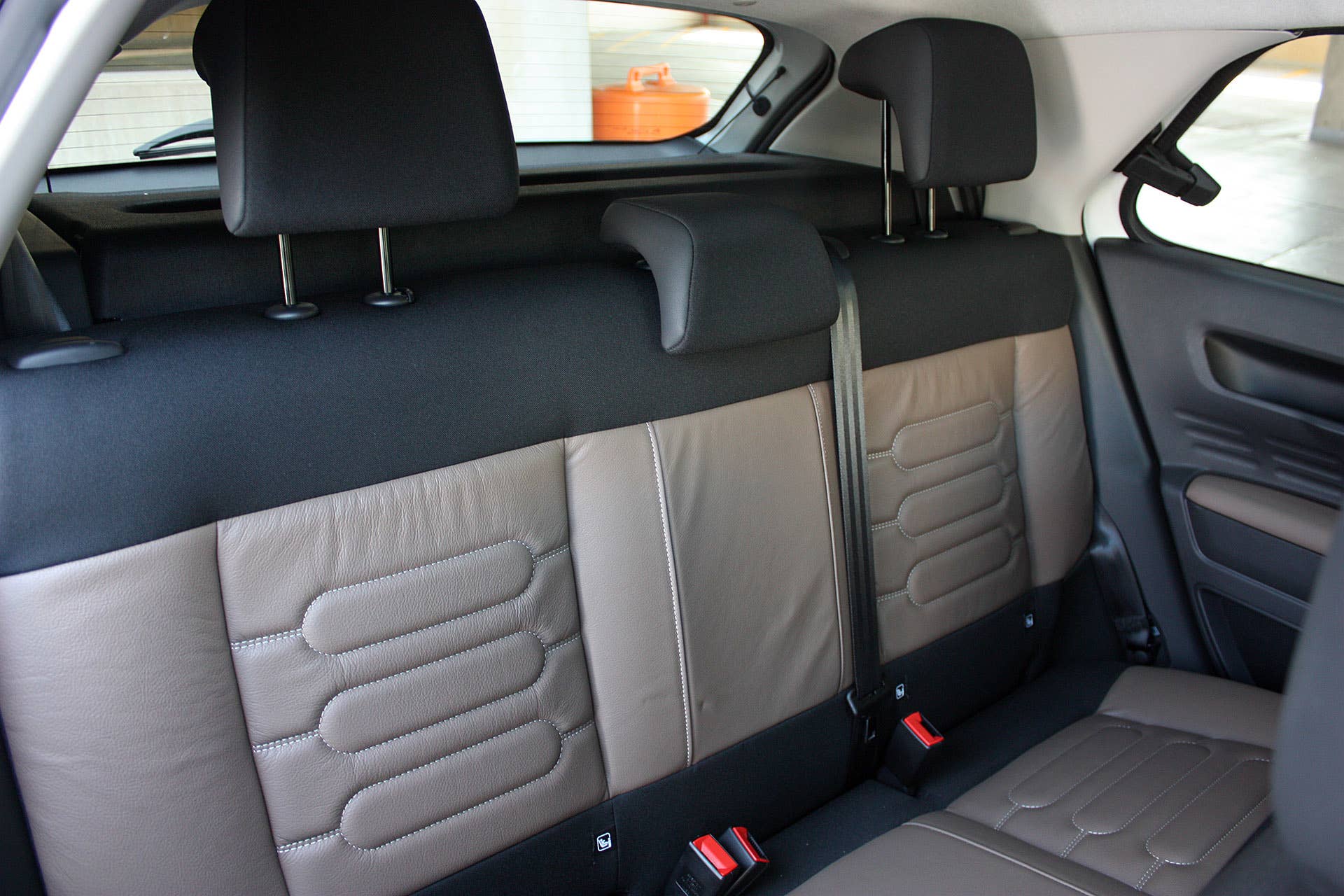 2015 Citroën C4 Cactus rear seats