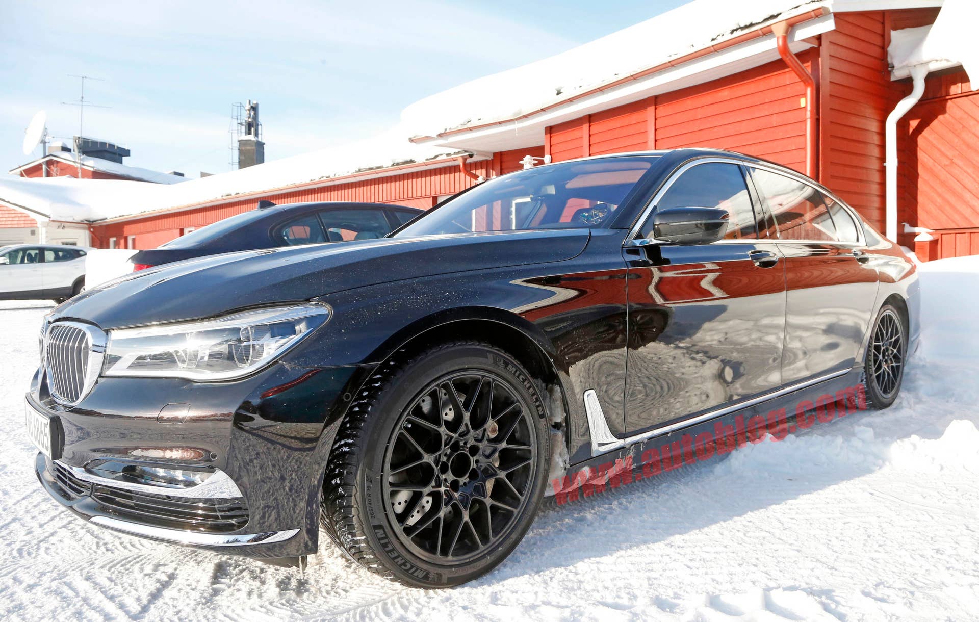 BMW M7 test mule spied