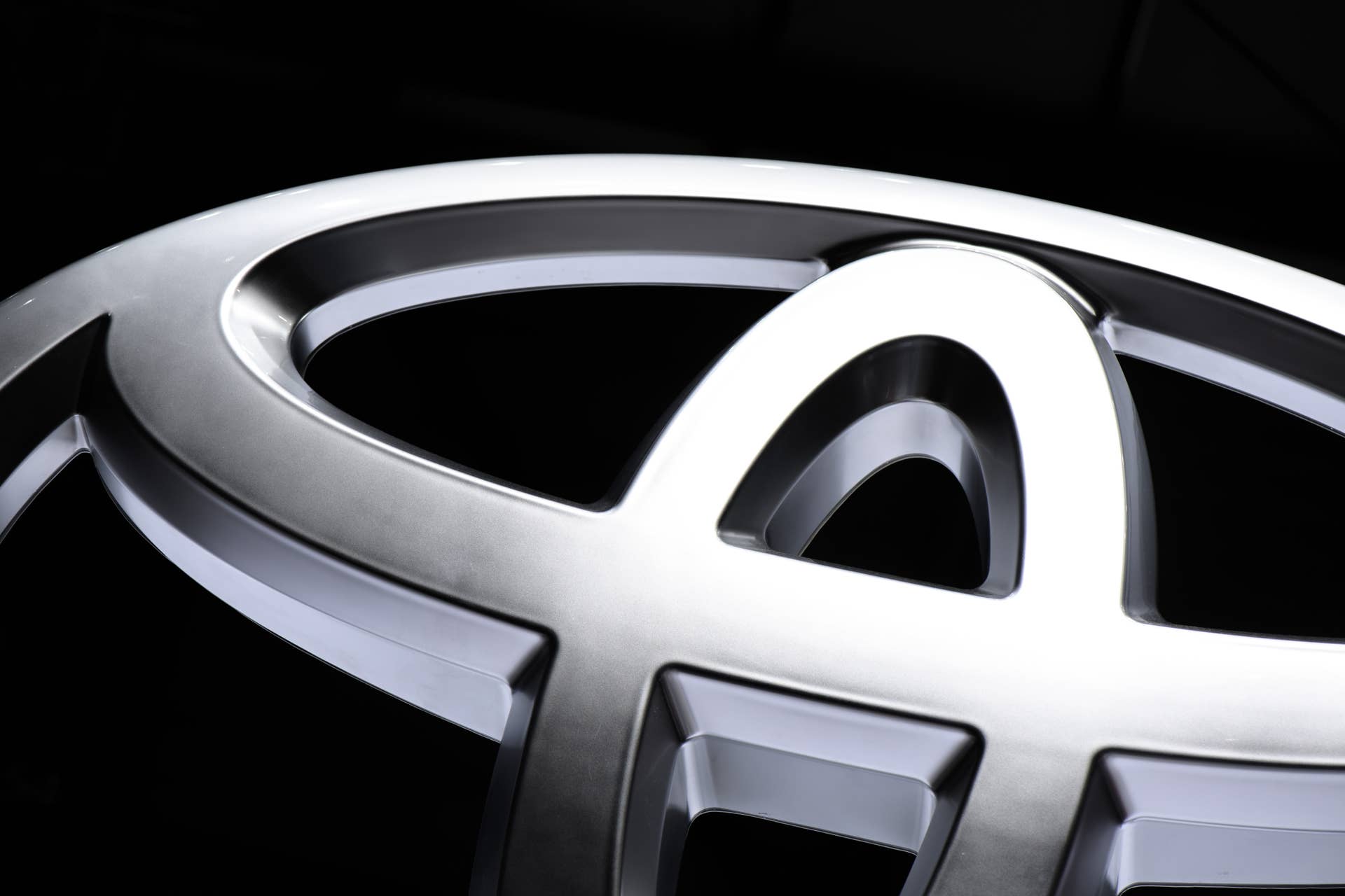 GENEVA, SWITZERLAND - MARCH 08: A Toyota logo is seen during the 87th Geneva International Motor Show on March 8, 2017 in Geneva, Switzerland. The International Motor Show showcase novelties of the car industry. (Photo by Harold Cunningham/Getty Images)